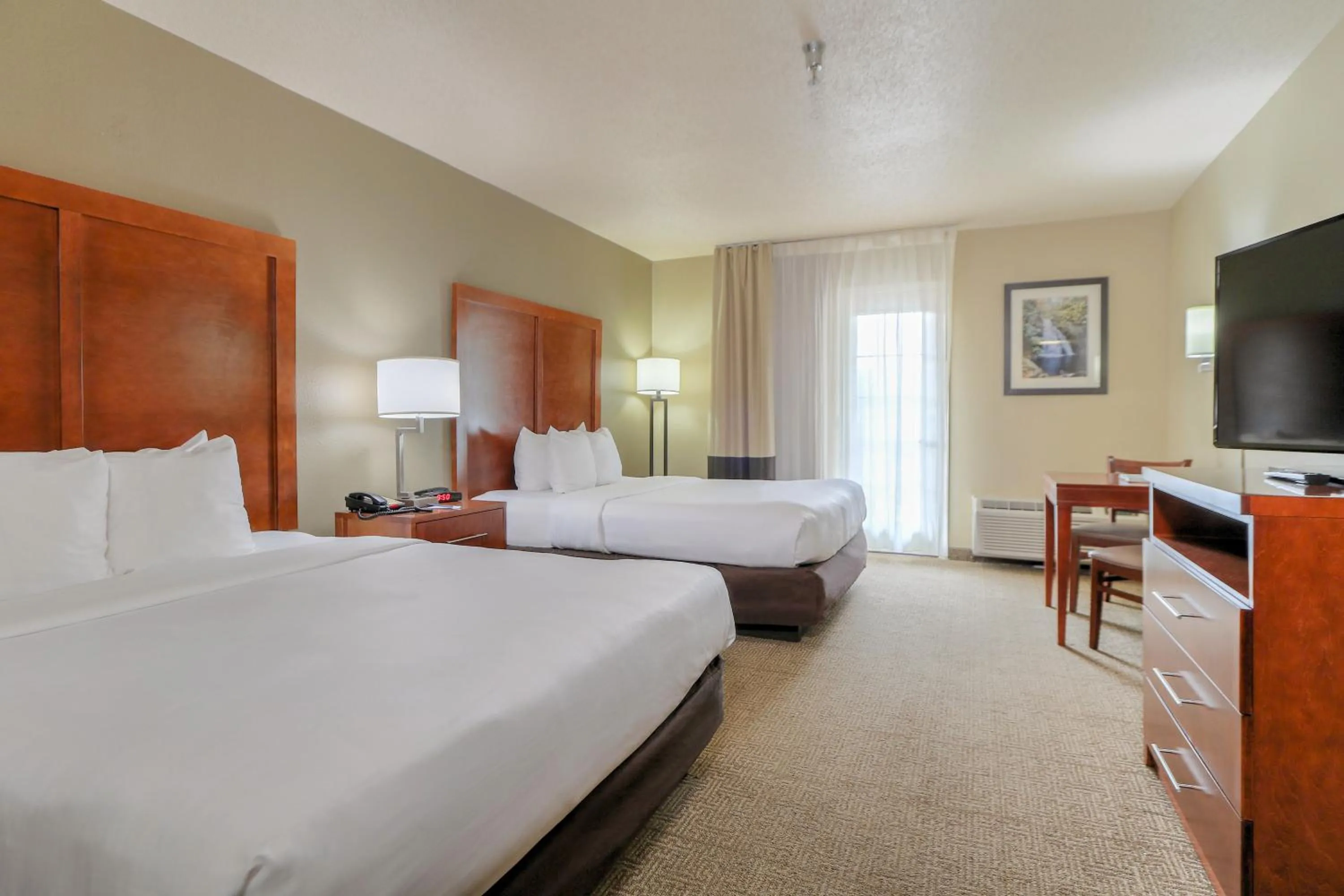 Photo of the whole room, Bed in Comfort Inn & Suites at Dollywood Lane