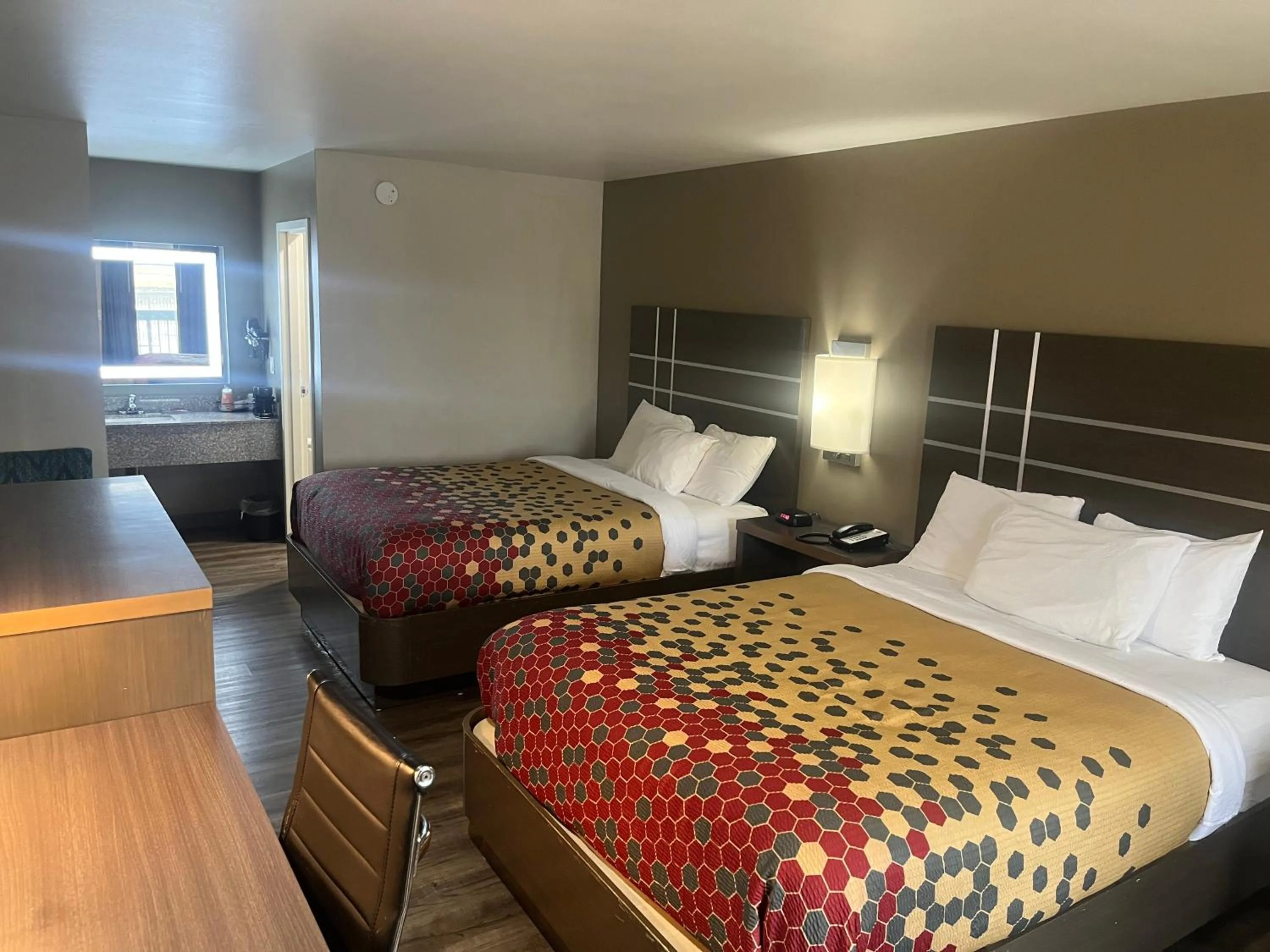 Bedroom, Bed in Econo Lodge Inn & Suites Murfreesboro Shopping District