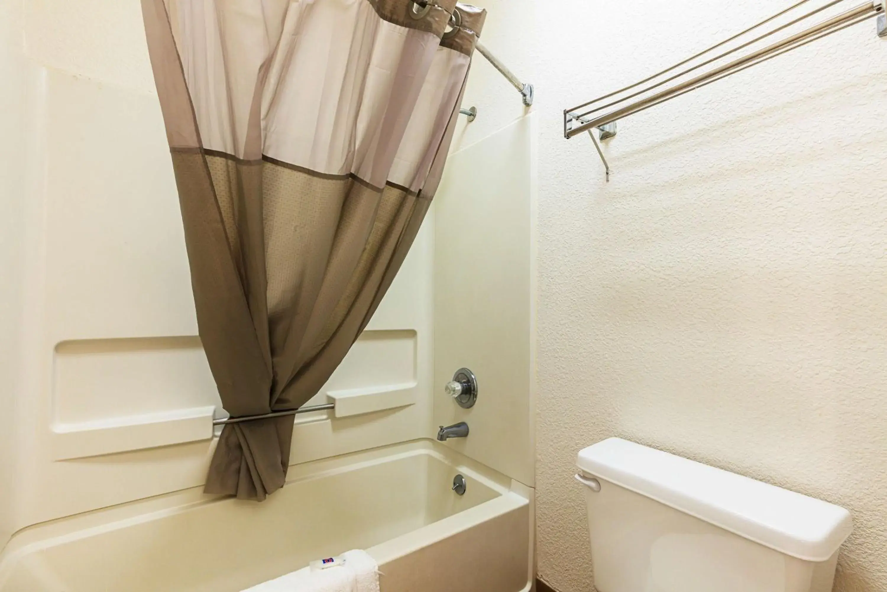 Bathroom in Motel 6-Covington, TN Bathroom in Motel 6-Covington, TN