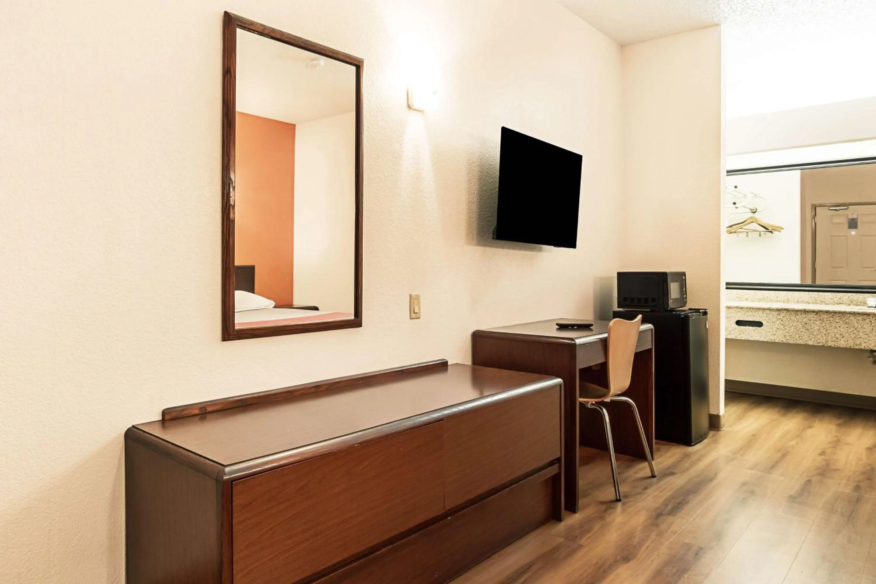 TV and multimedia in Motel 6-Covington, TN