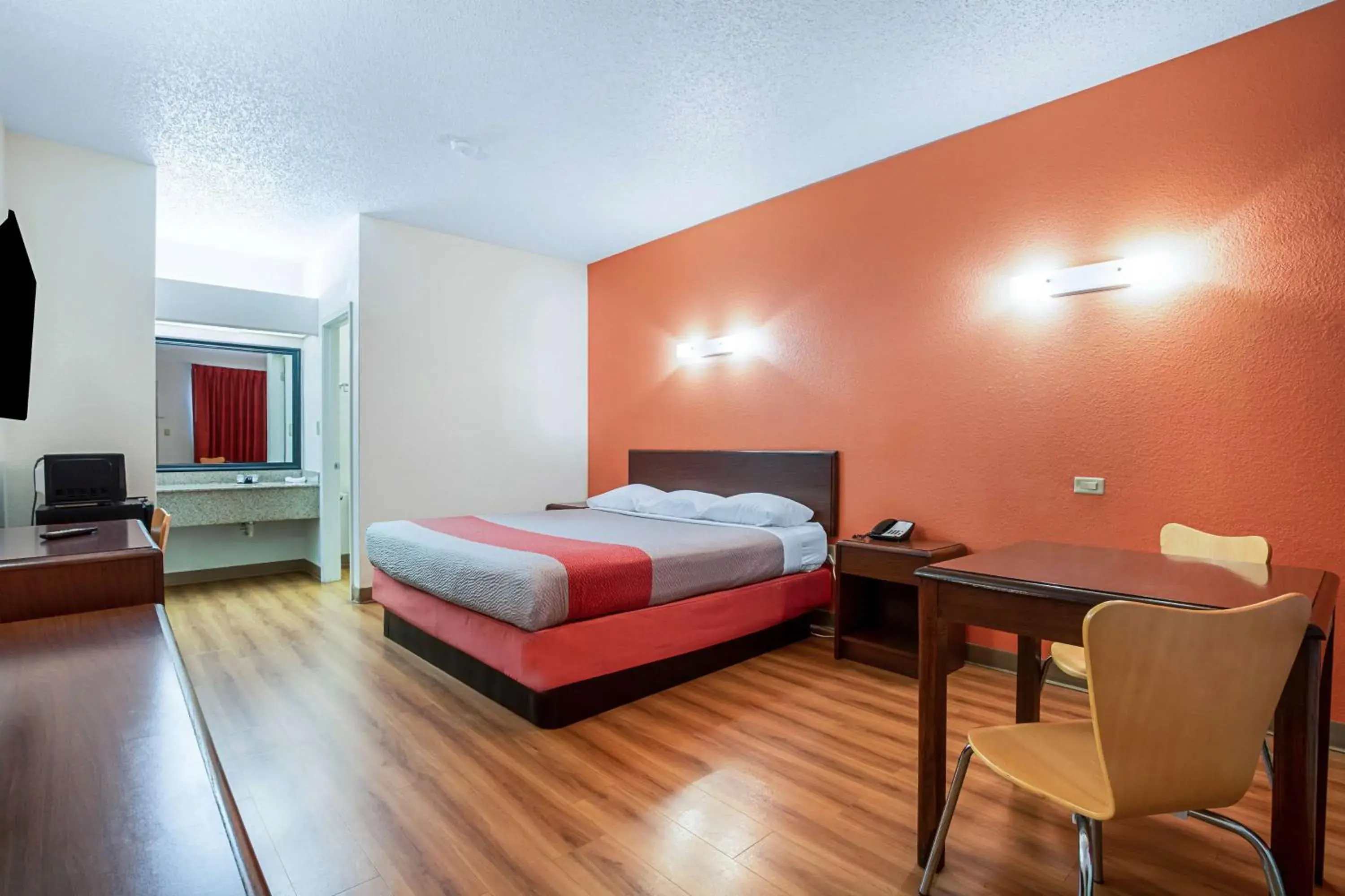 King Room - single occupancy - Smoking in Motel 6-Covington, TN King Room - single occupancy - Smoking in Motel 6-Covington, TN