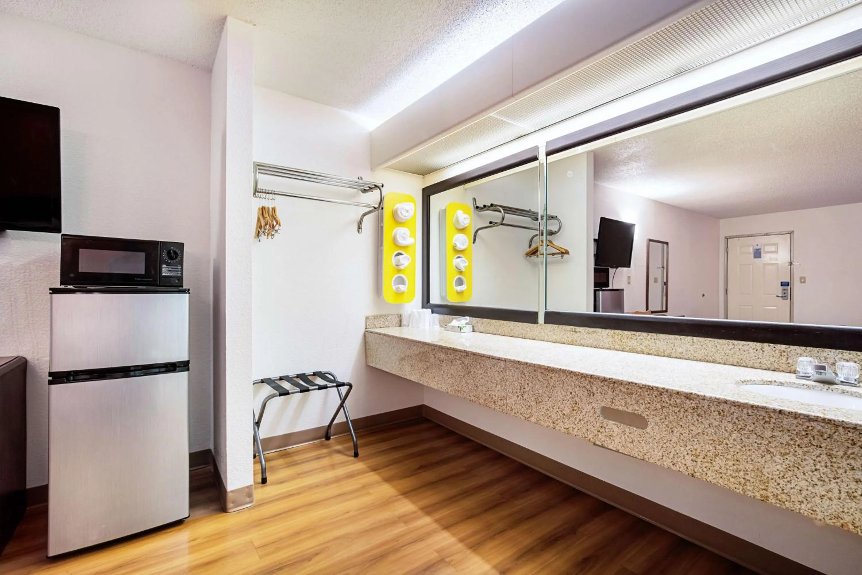 TV and multimedia in Motel 6-Covington, TN