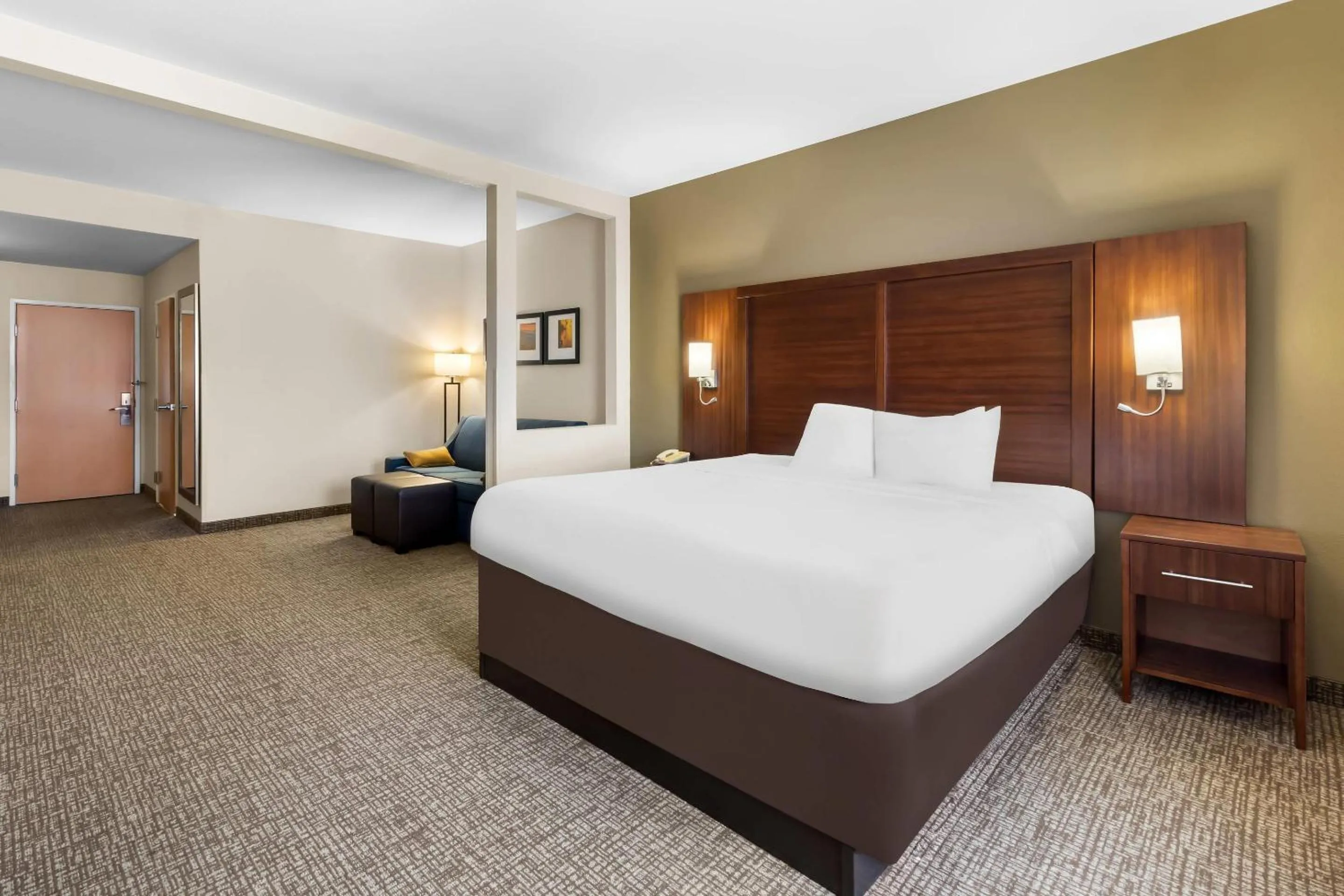 Bedroom, Bed in Comfort Suites Goodlettsville Rivergate