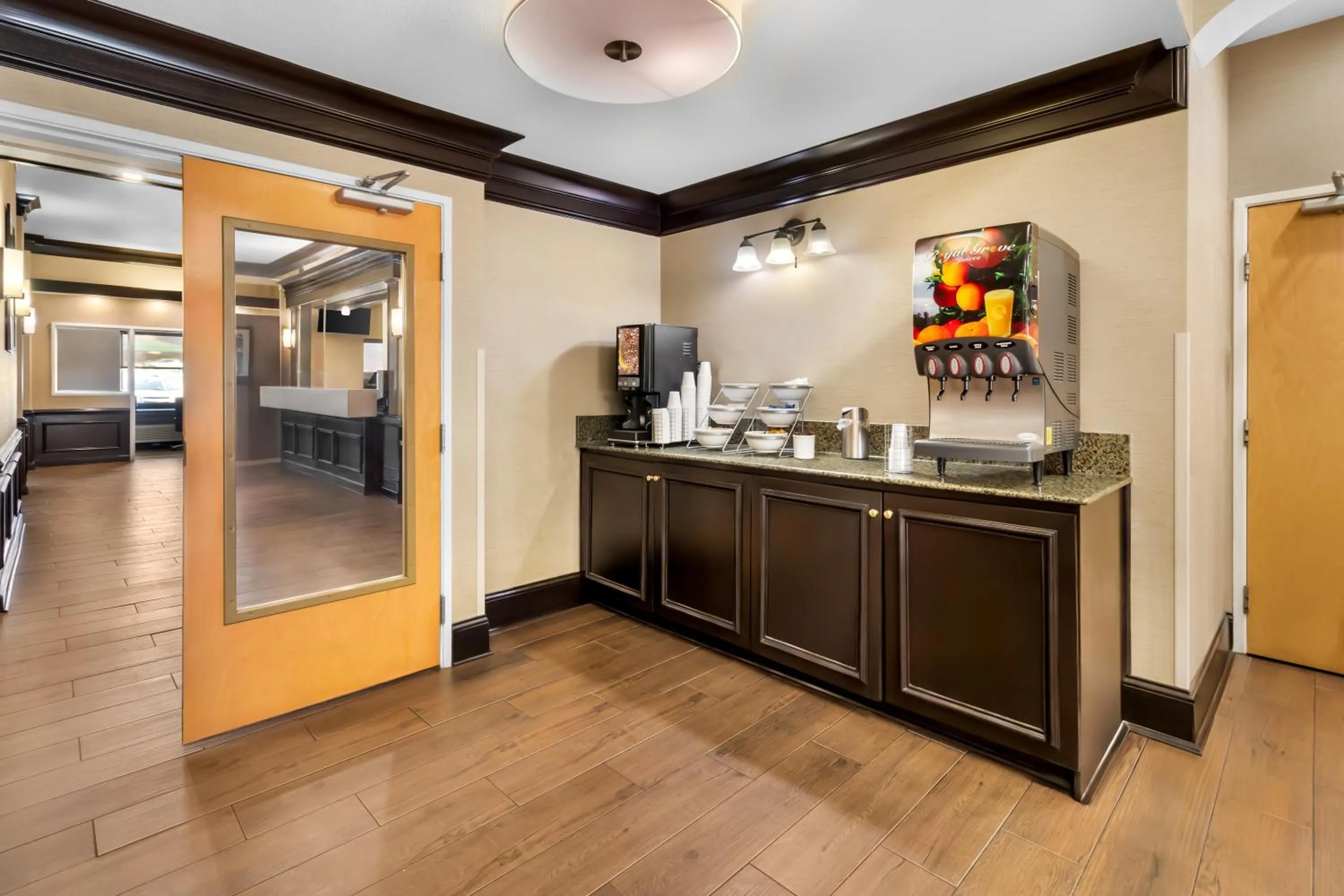Coffee/tea facilities in Comfort Suites At Rivergate Mall