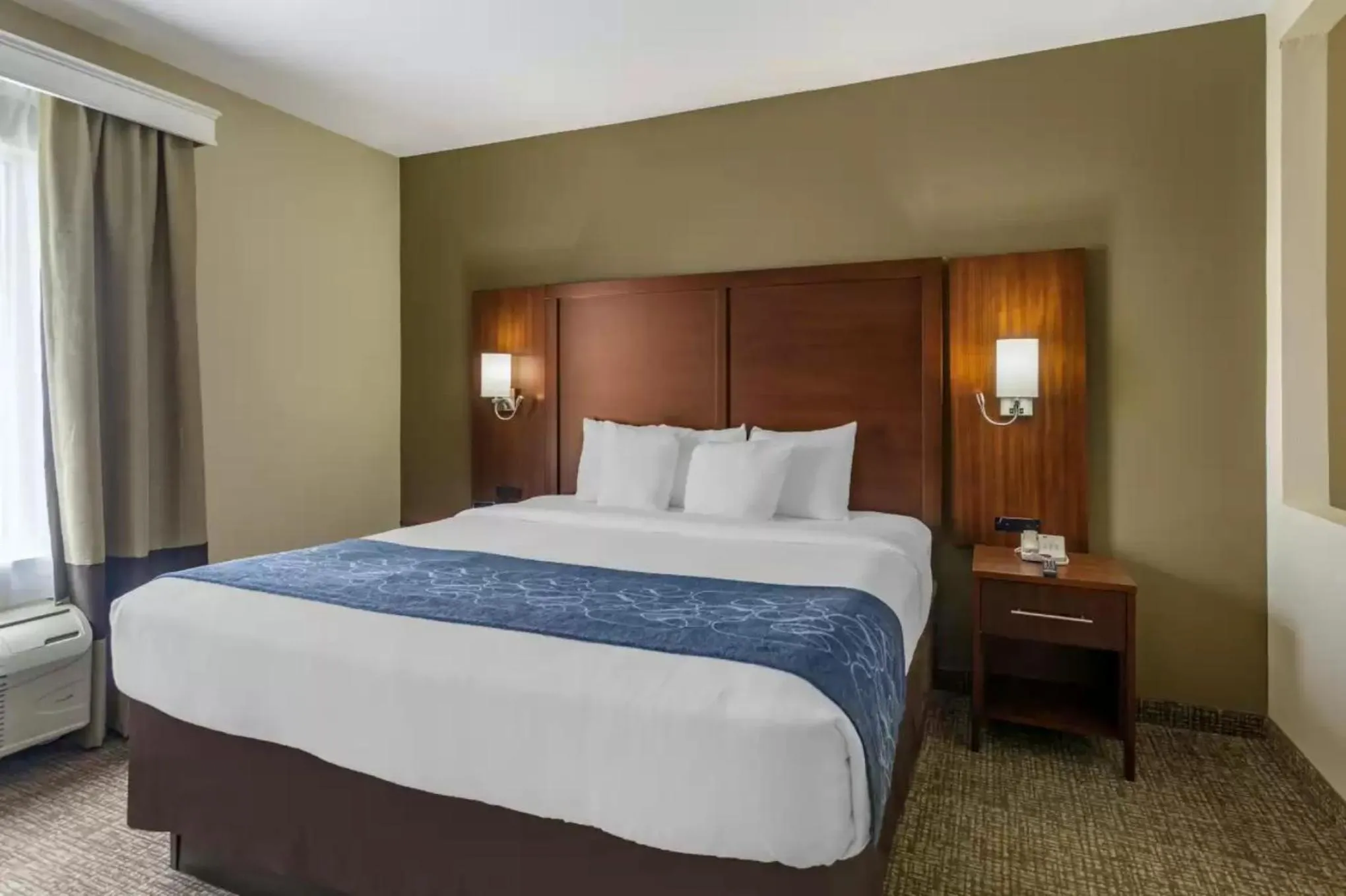 Bed in Comfort Suites At Rivergate Mall