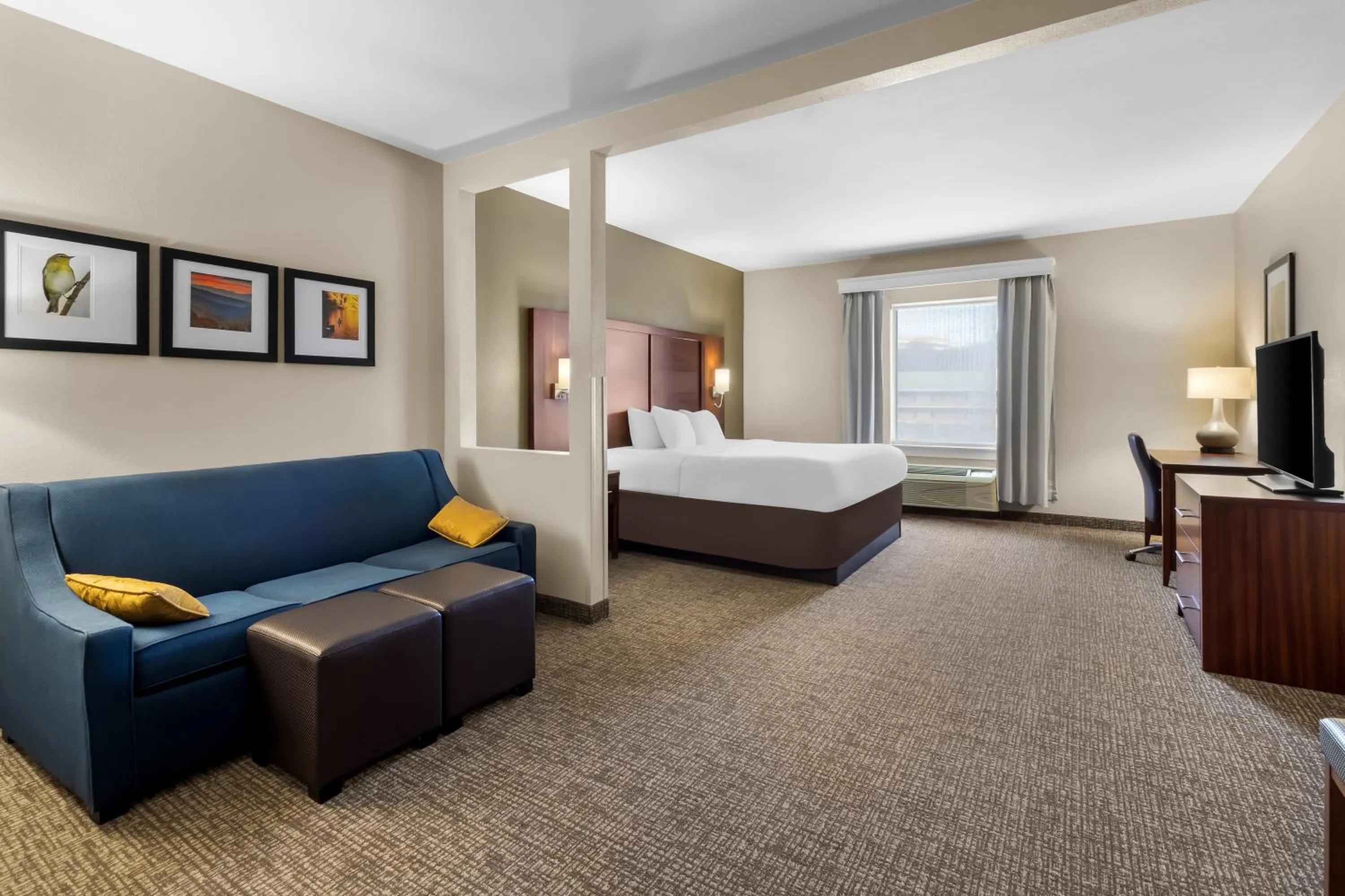 Bed in Comfort Suites At Rivergate Mall