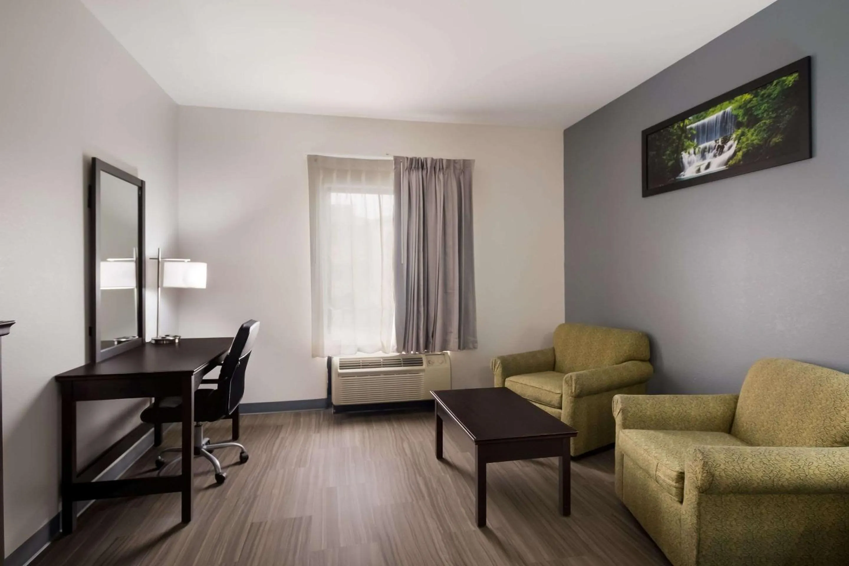 Bedroom in Quality Inn Columbia I-65