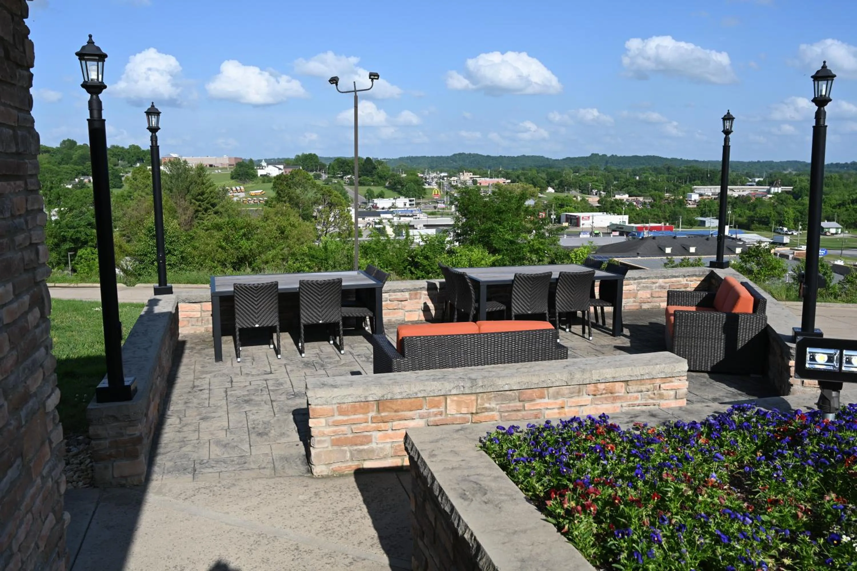 Patio in Giles Hotel Inn and Suites