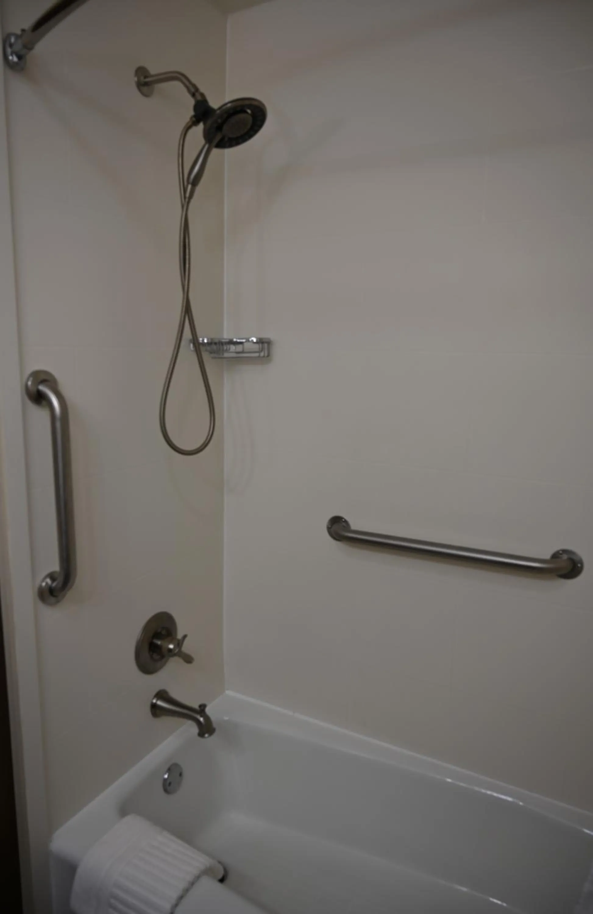 Bathroom in Giles Hotel Inn and Suites