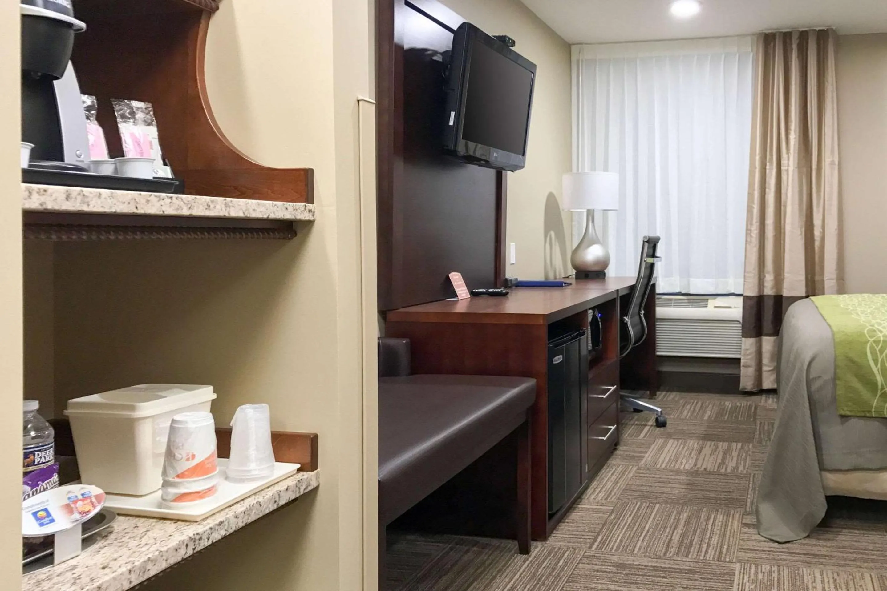 Photo of the whole room, TV/Entertainment Center in Giles Hotel Inn and Suites