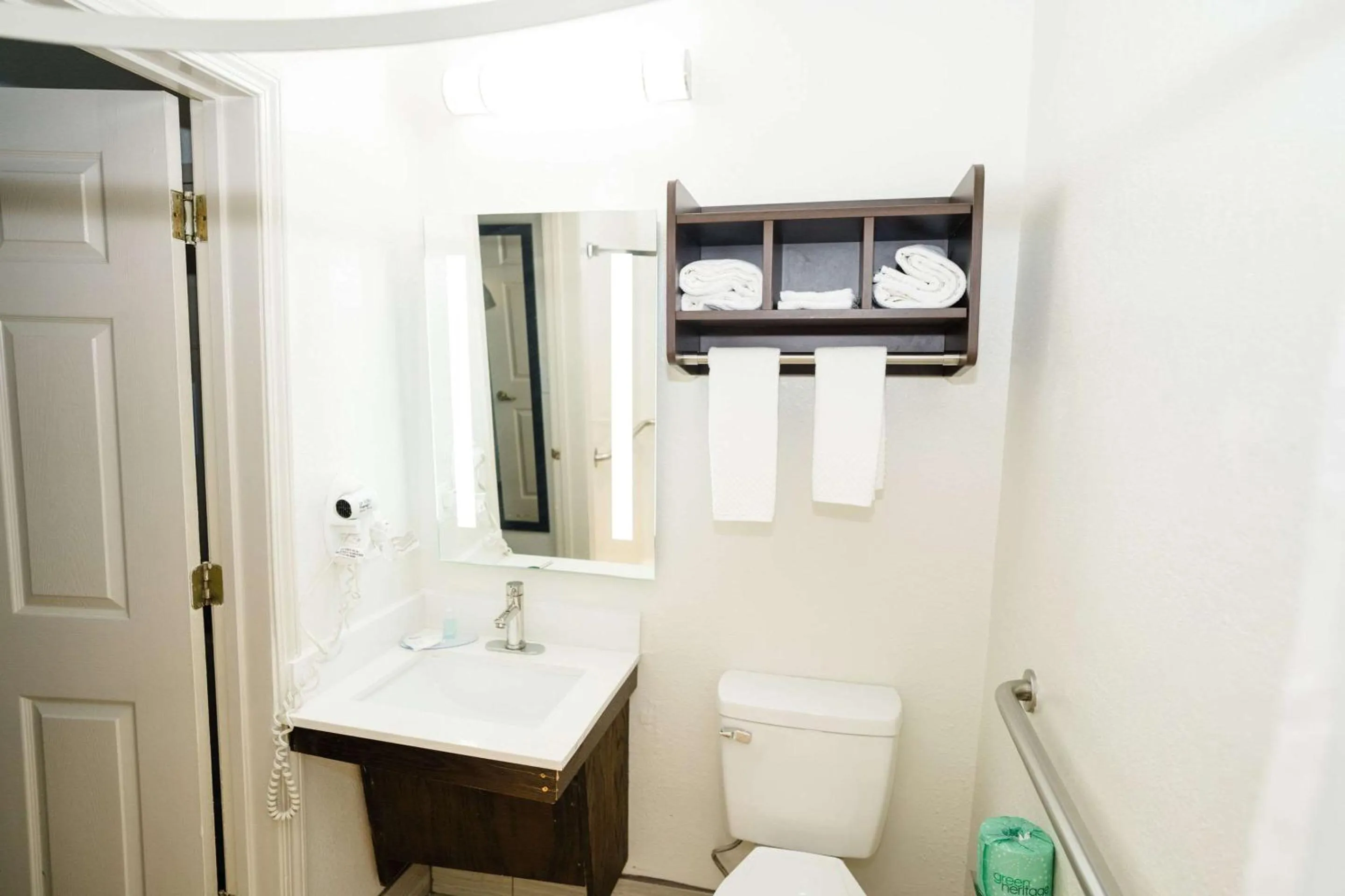 Bedroom in MainStay Suites Knoxville Airport