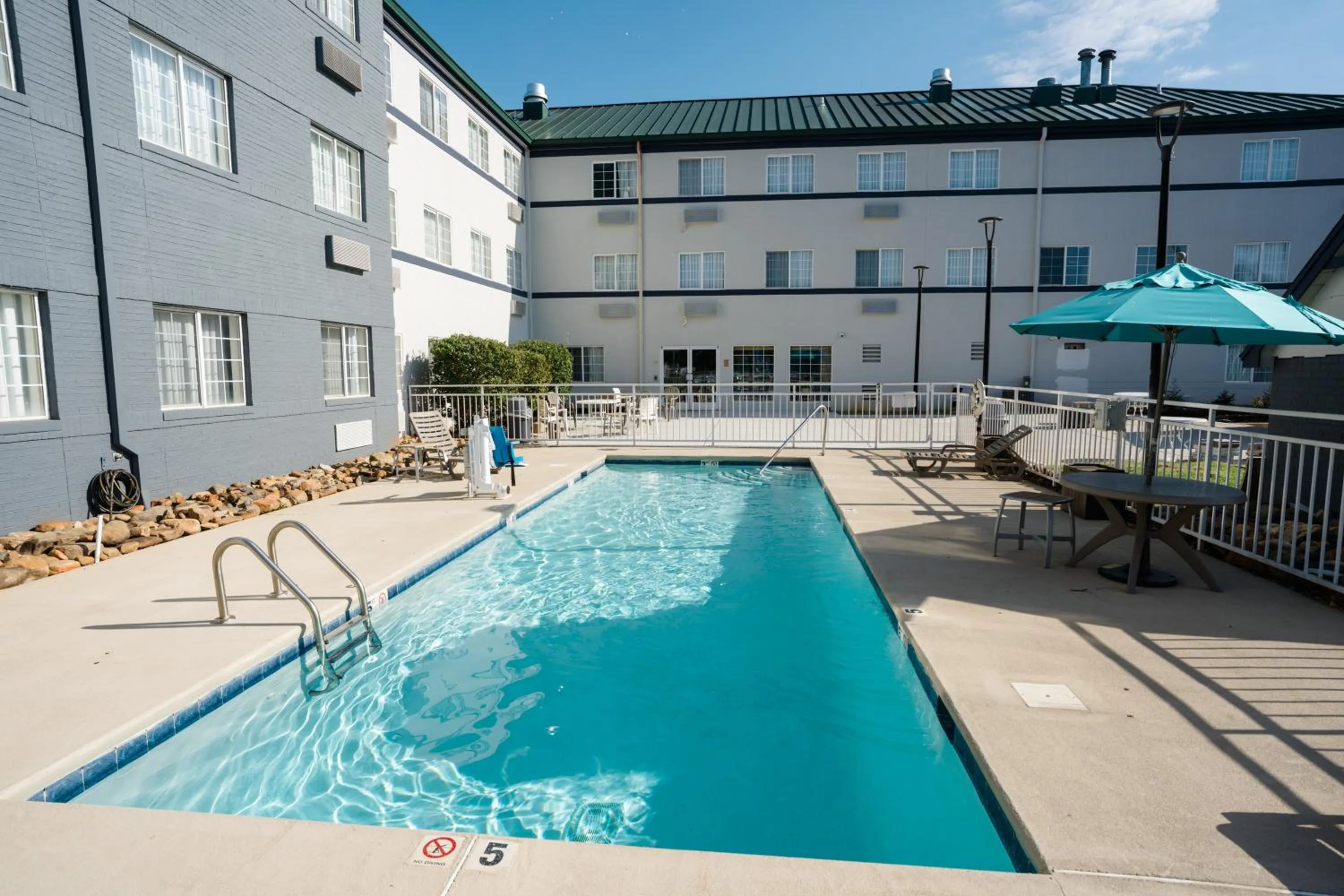 MainStay Suites Knoxville Airport