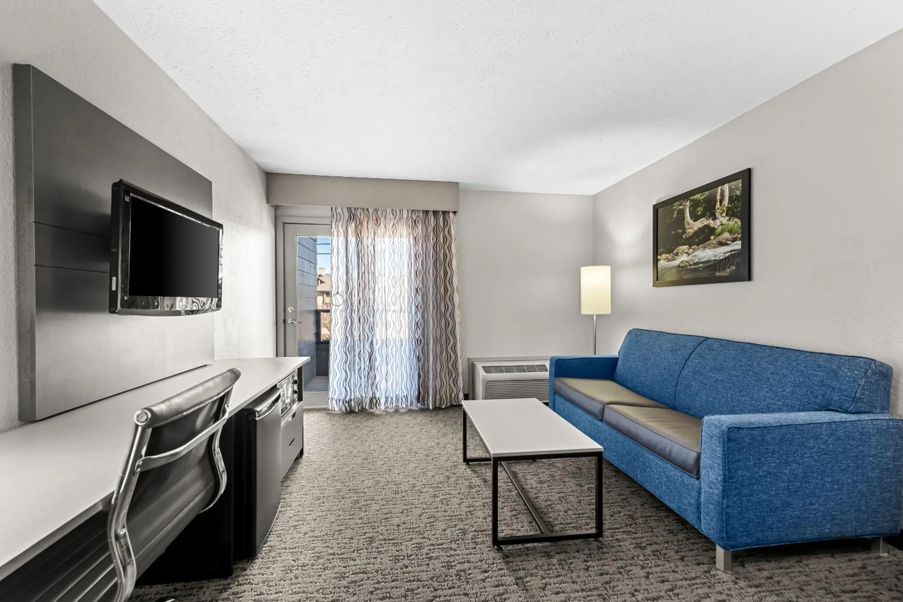 Seating area in Quality Inn & Suites at Dollywood Lane