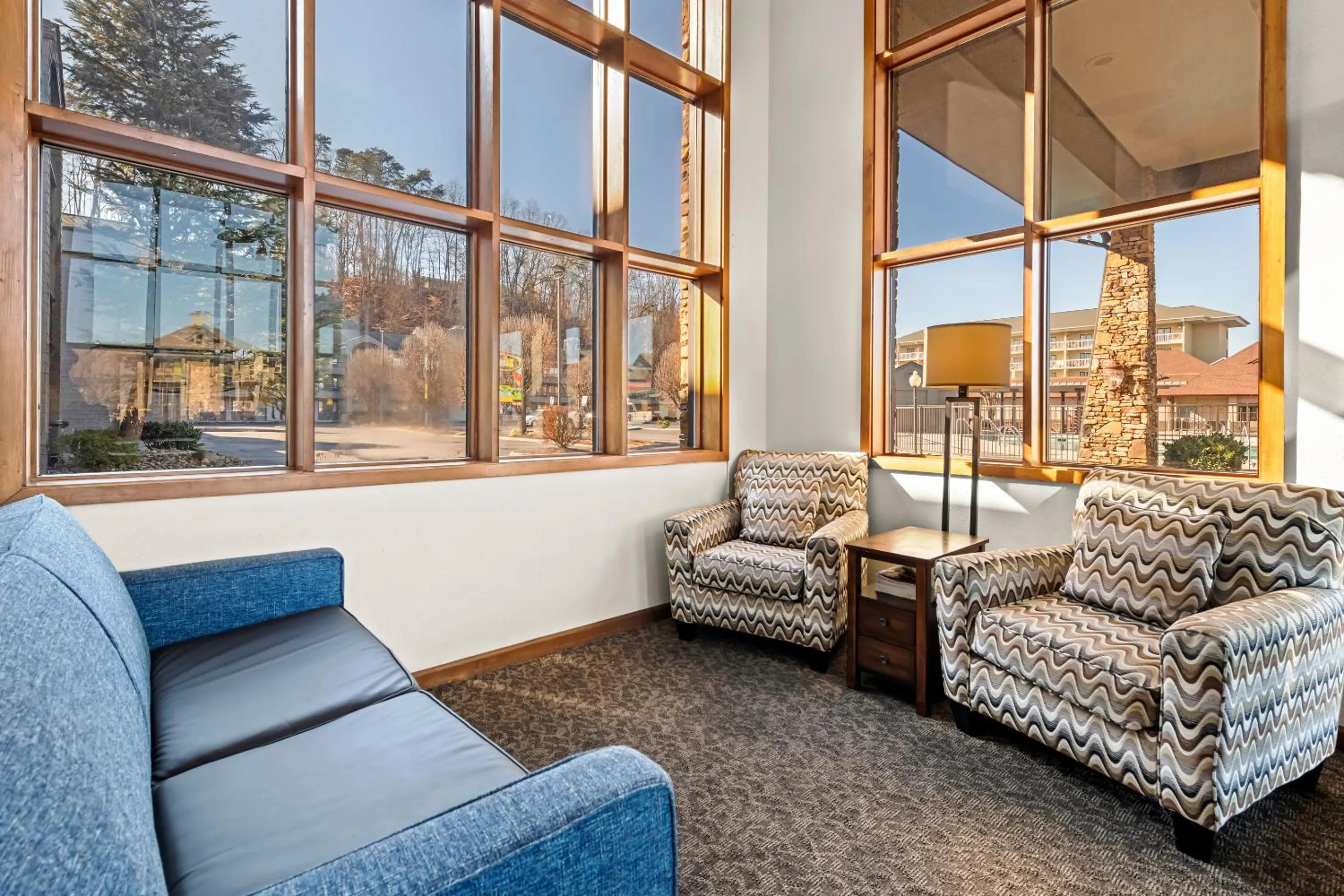 Seating area in Quality Inn & Suites at Dollywood Lane