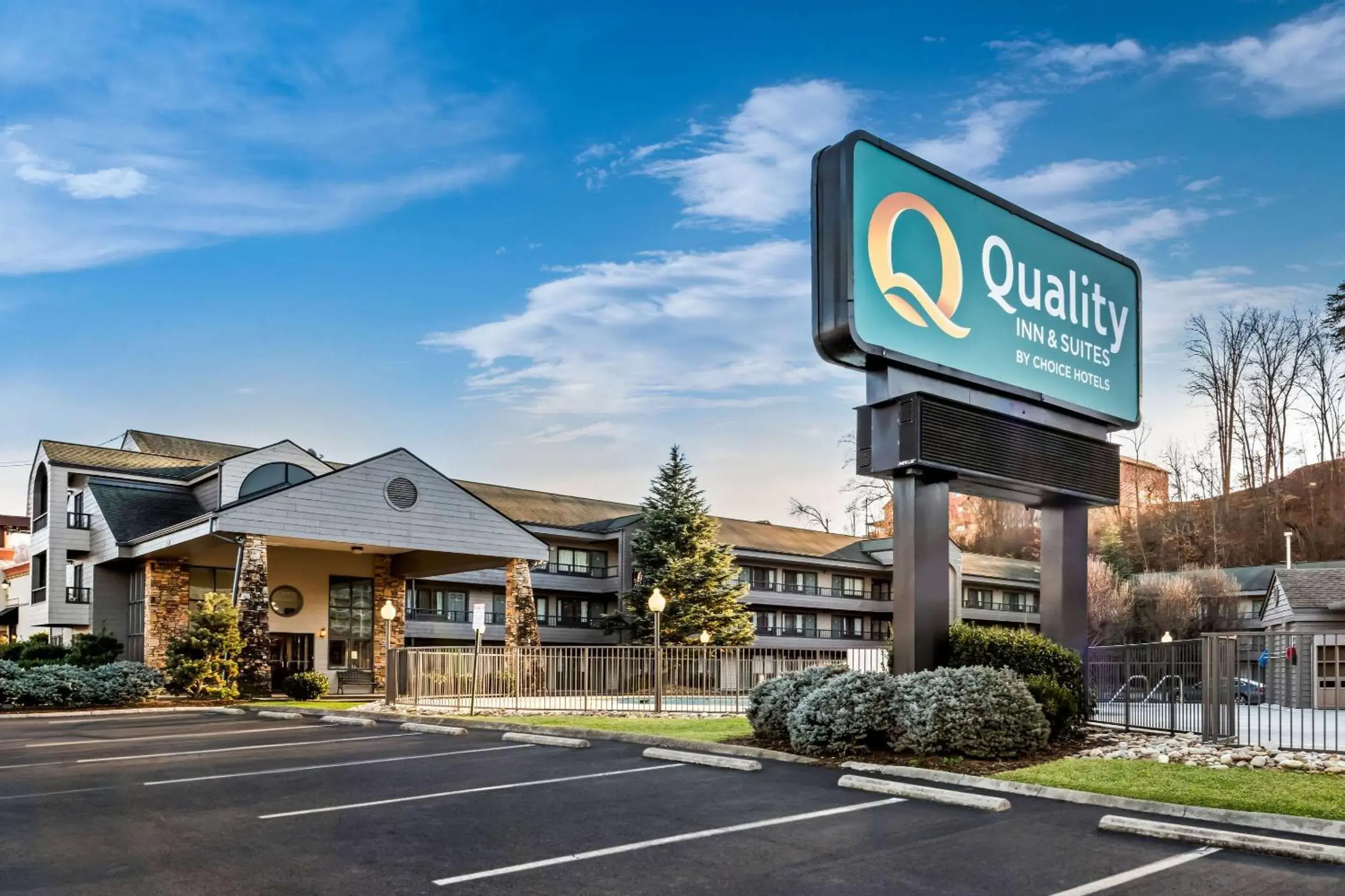 Quality Inn & Suites at Dollywood Lane Quality Inn & Suites at Dollywood Lane