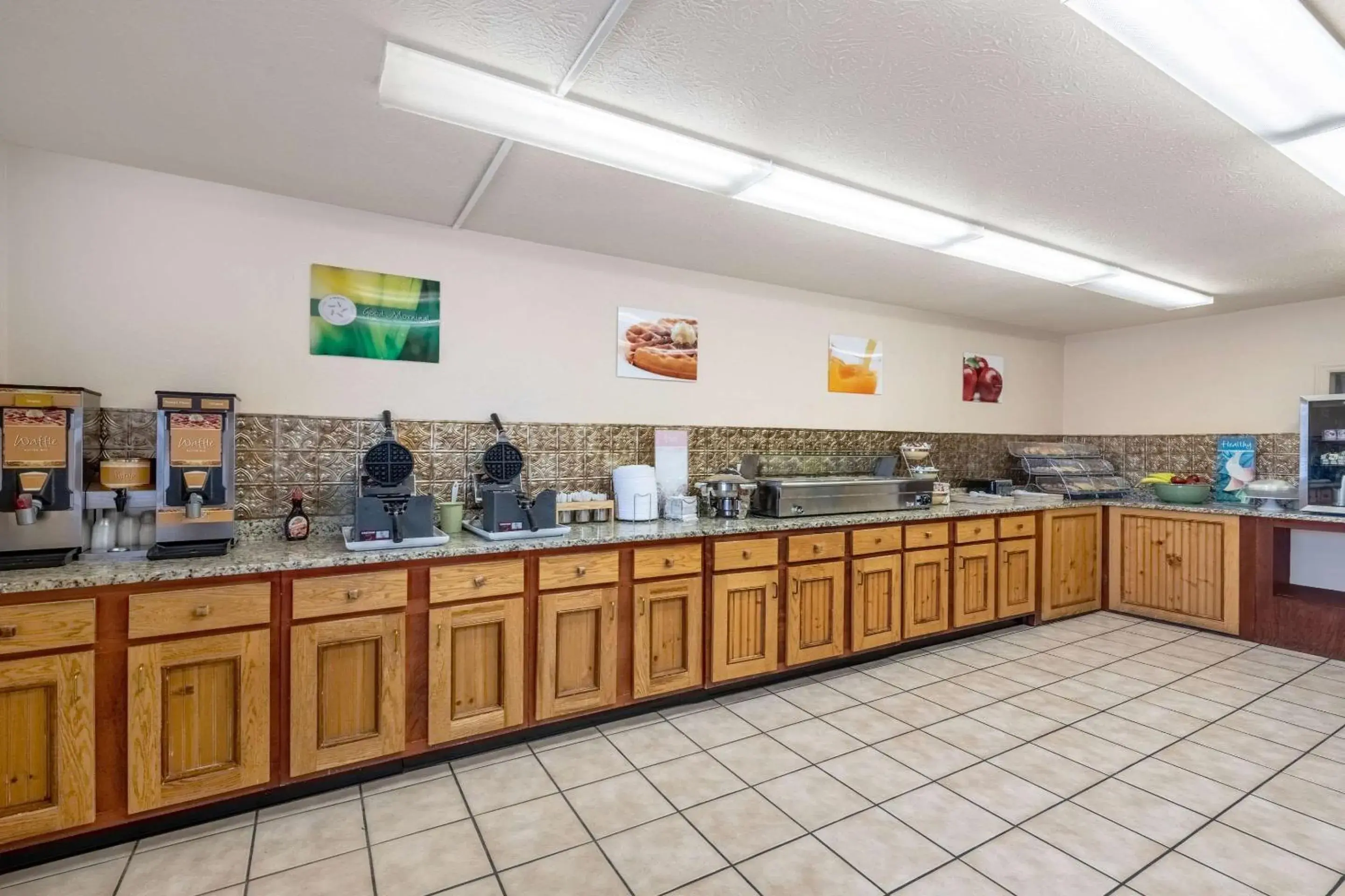 Breakfast in Quality Inn & Suites at Dollywood Lane Breakfast in Quality Inn & Suites at Dollywood Lane