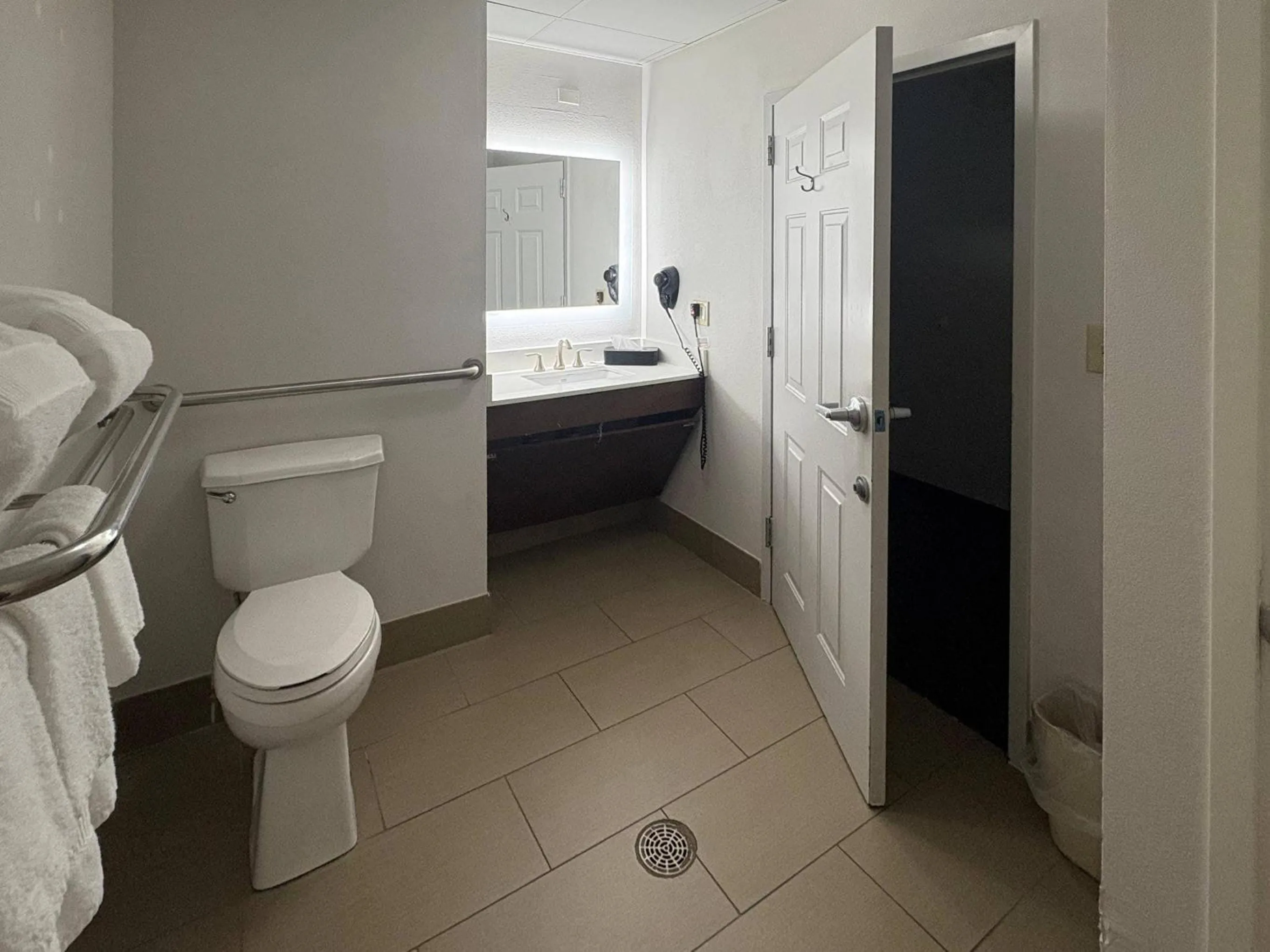 Bedroom in Comfort Suites Crossville