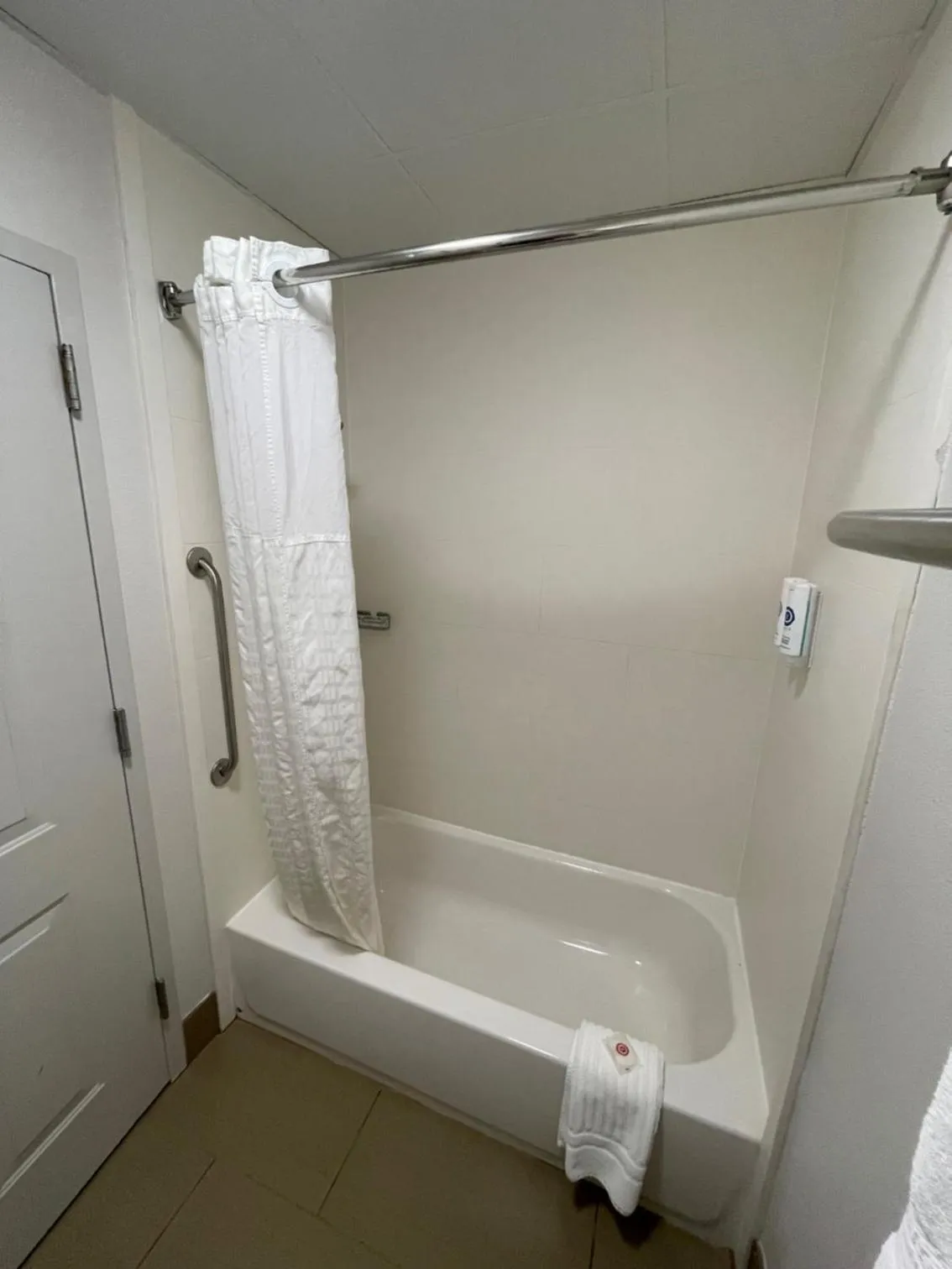 Shower in Comfort Suites Crossville