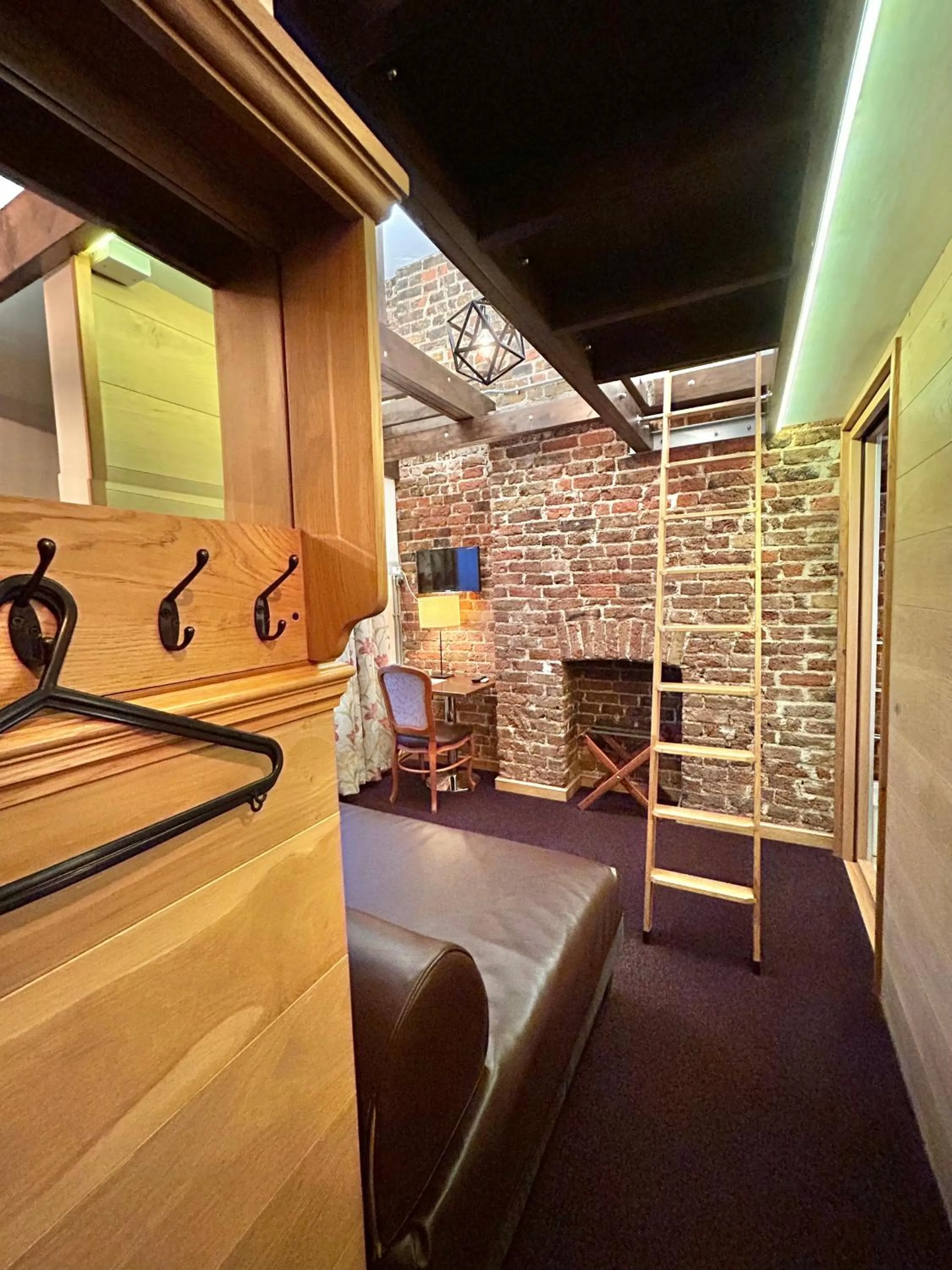 Victorian Loft Living Hotel 22