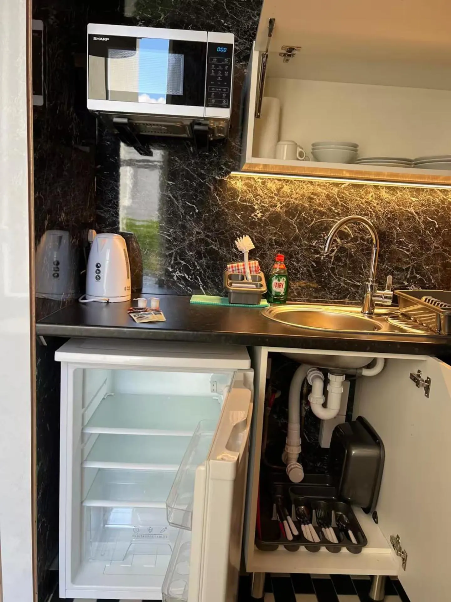 Kitchen or kitchenette in Victorian Loft Living Hotel 22
