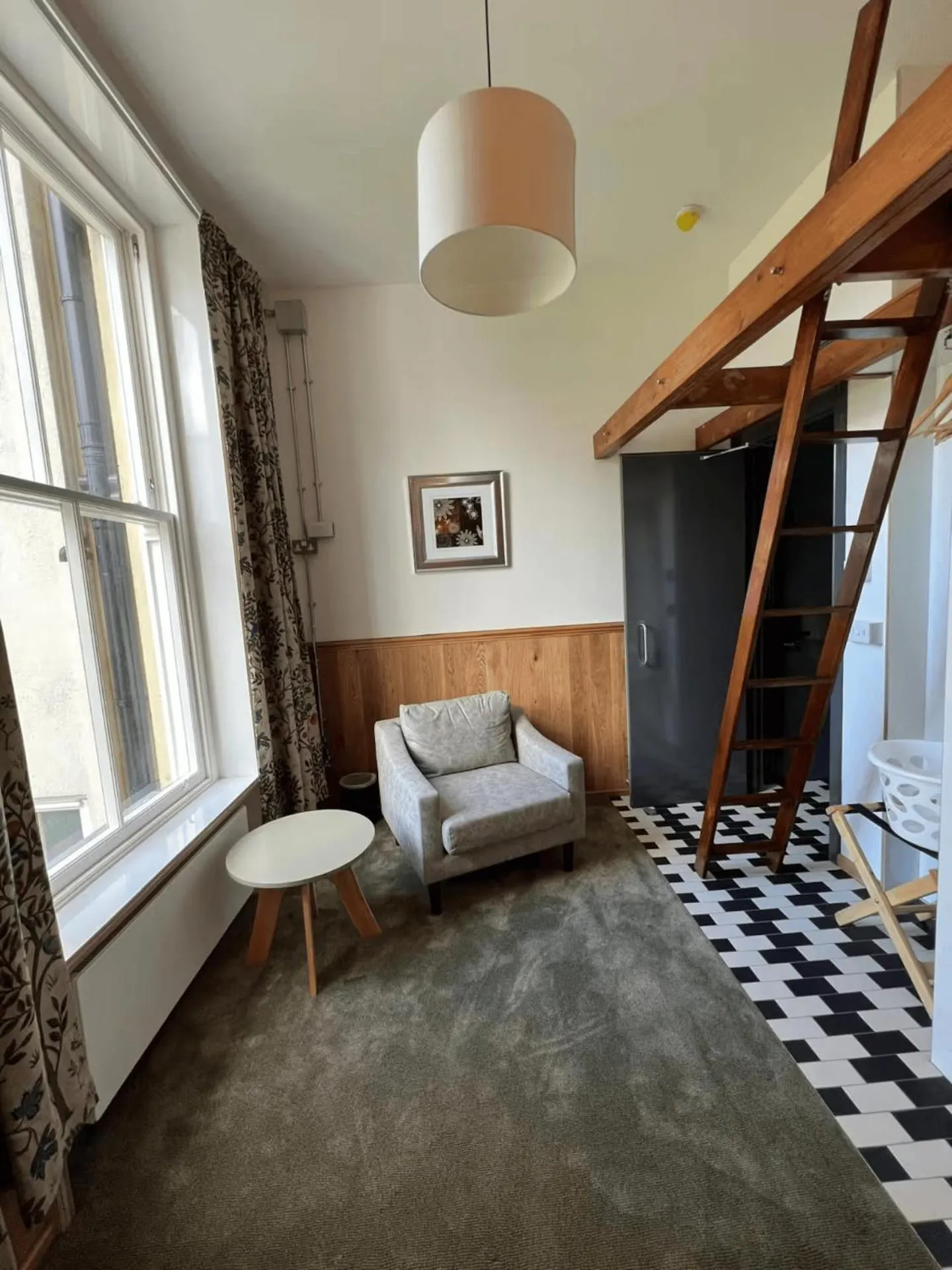 Living room in Victorian Loft Living Hotel 22