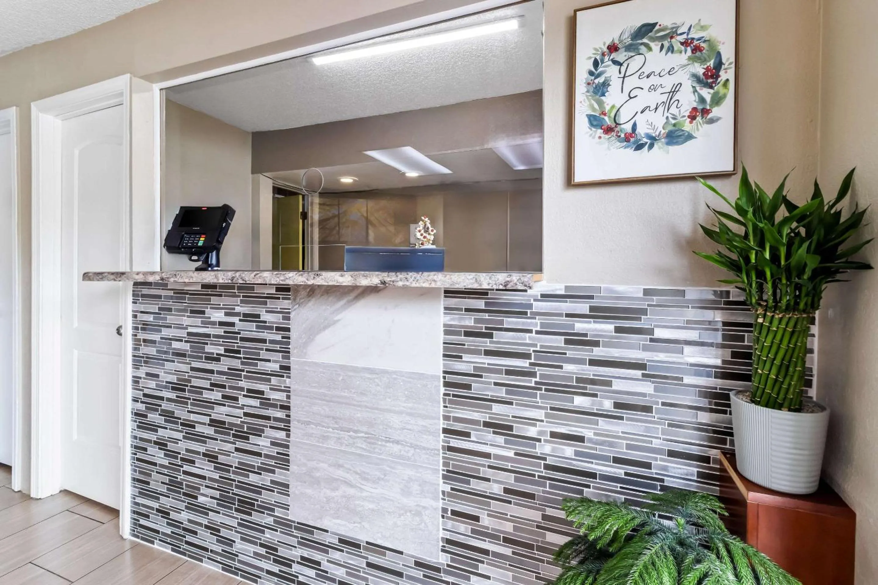 Lobby or reception in Rodeway Inn