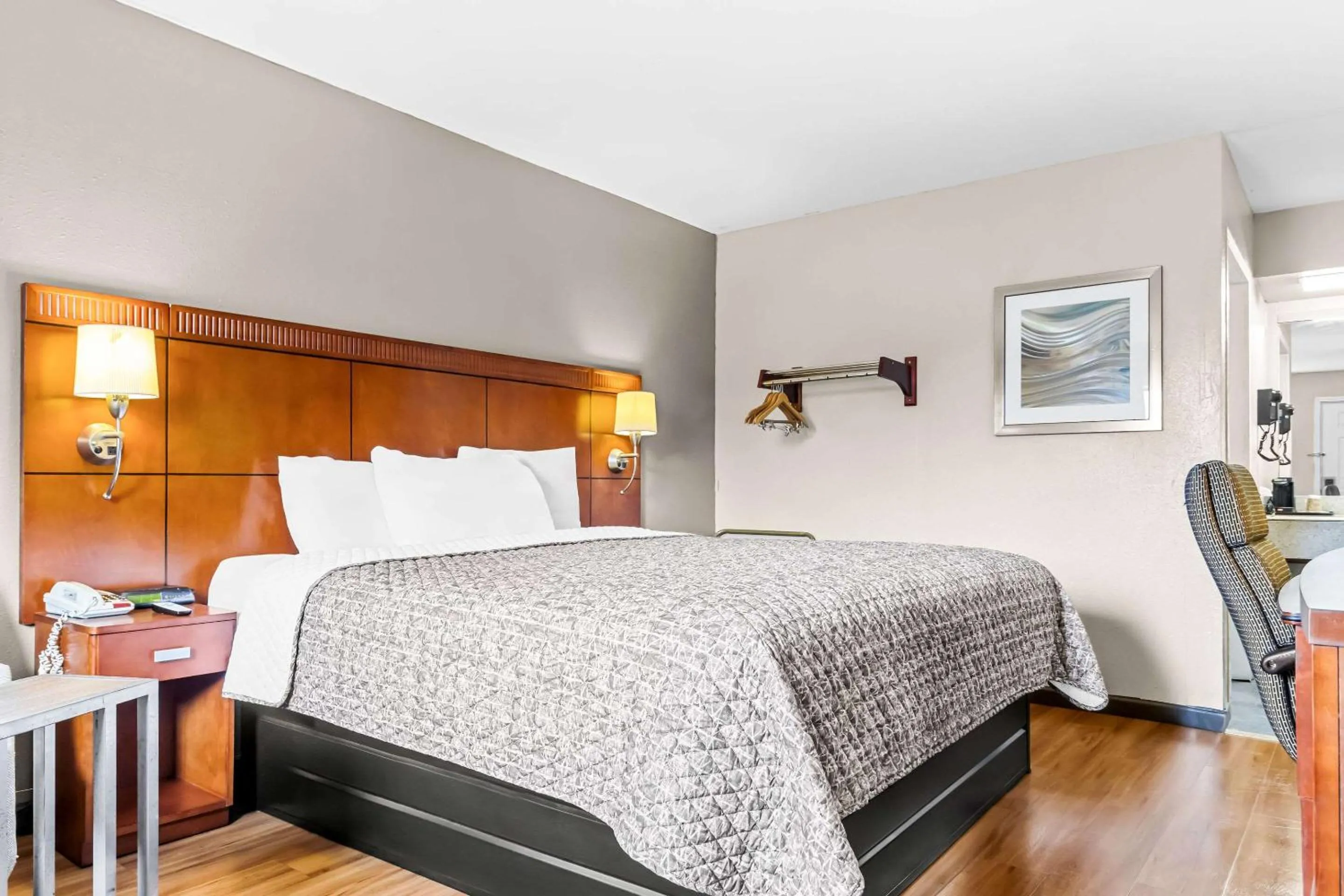 Bedroom, Bed in Rodeway Inn