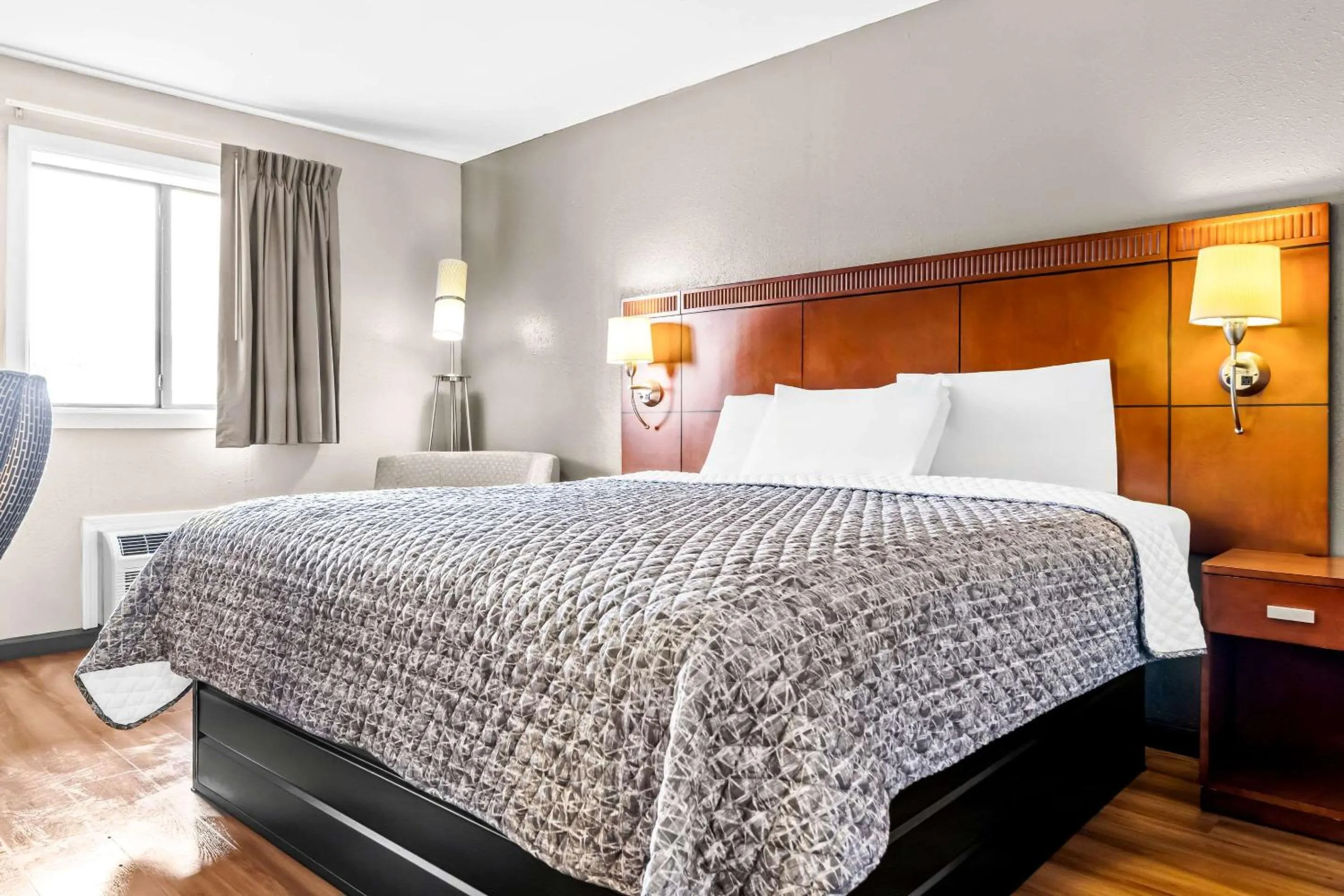 Bedroom, Bed in Rodeway Inn