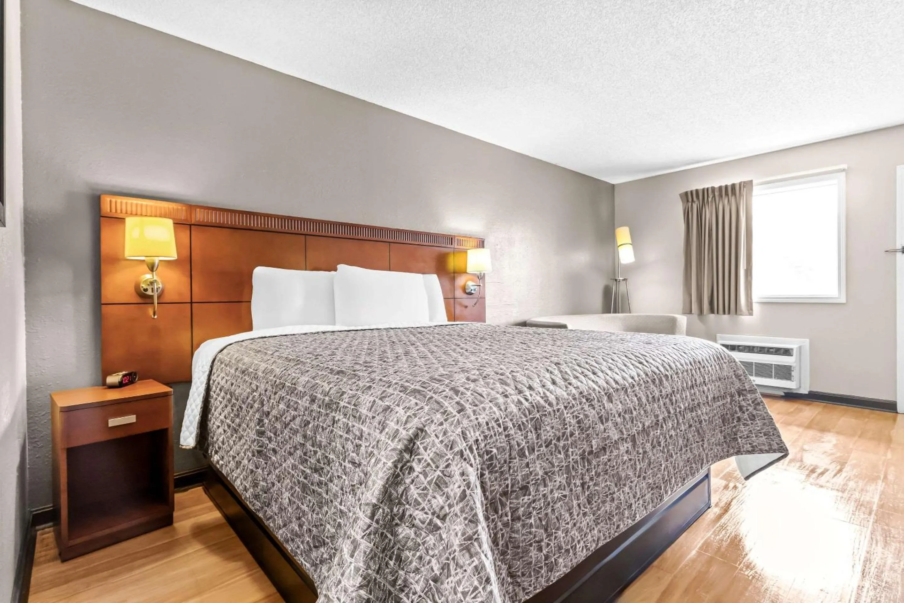 Bedroom, Bed in Rodeway Inn