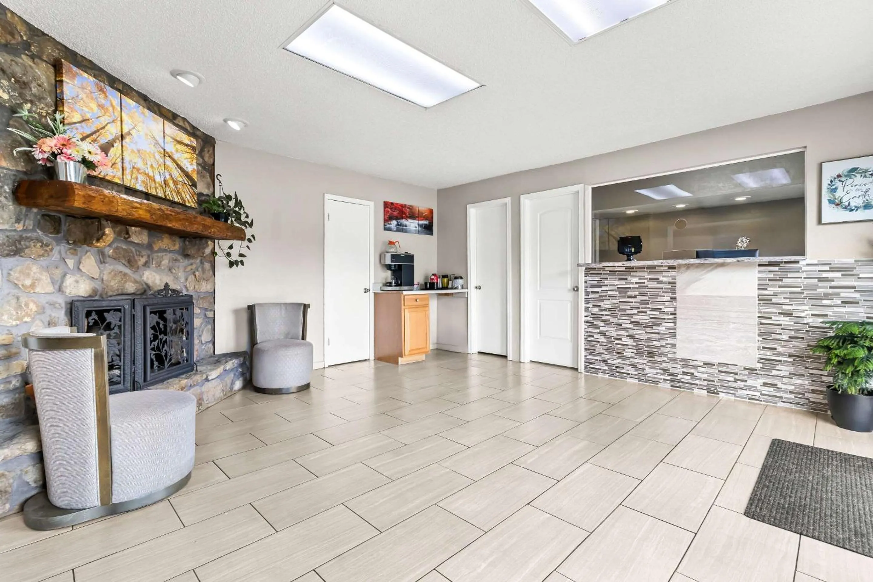 Lobby or reception in Rodeway Inn