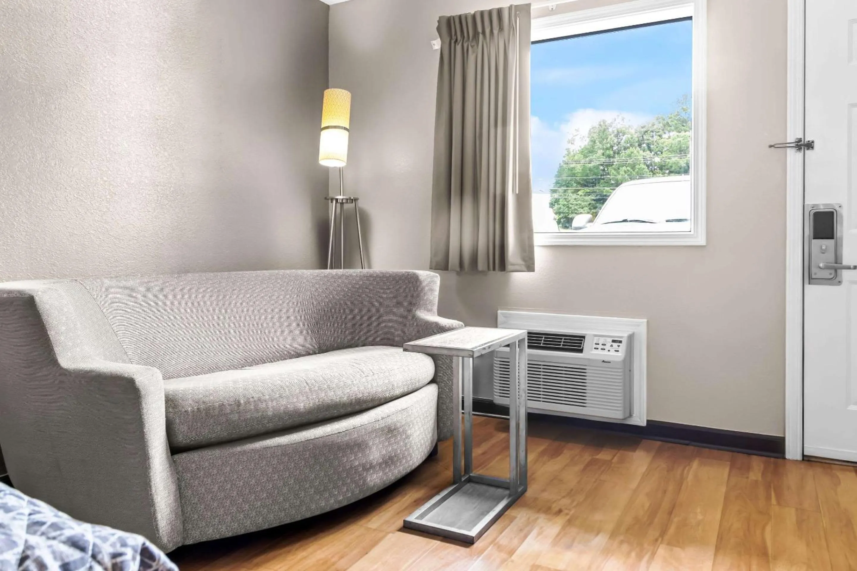 Bedroom in Rodeway Inn