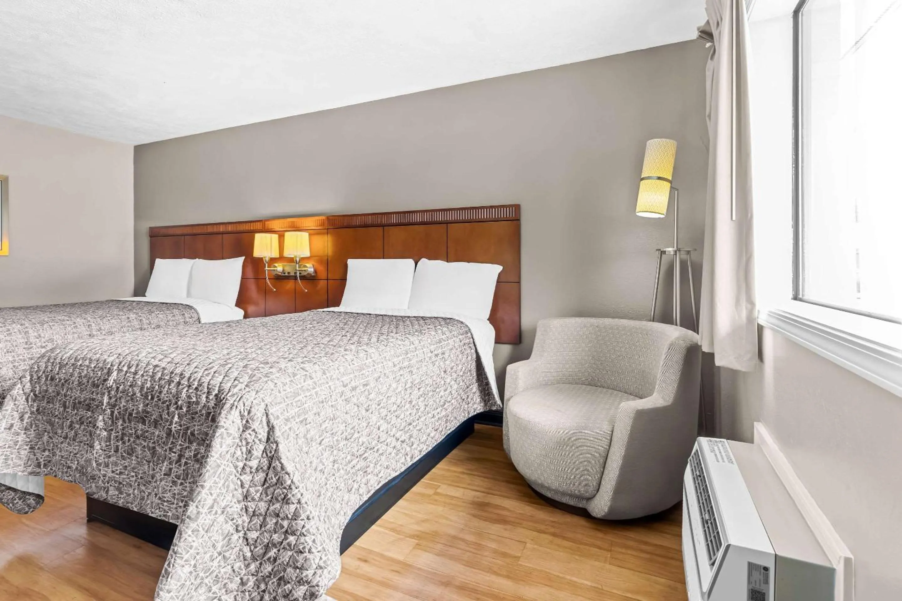 Bedroom, Bed in Rodeway Inn