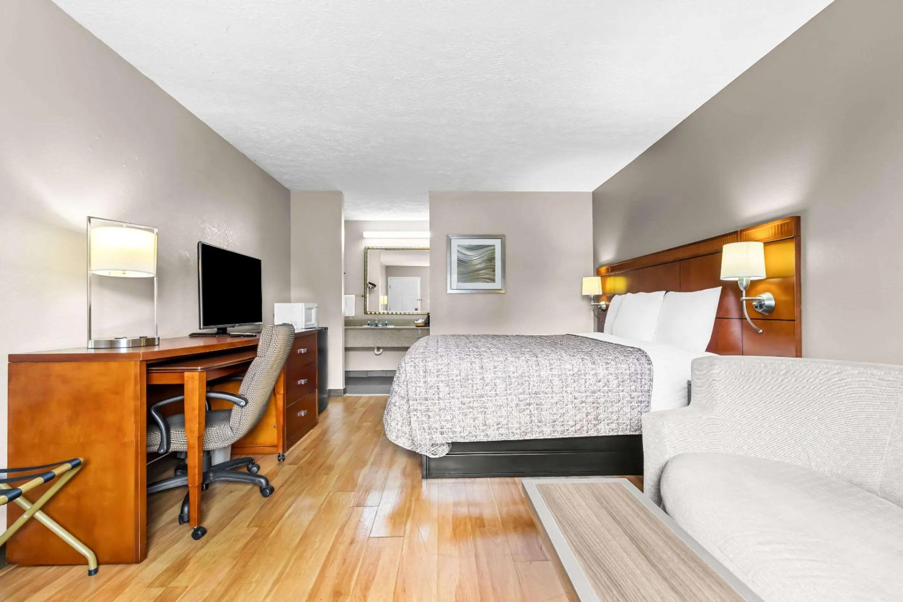 Bedroom in Rodeway Inn