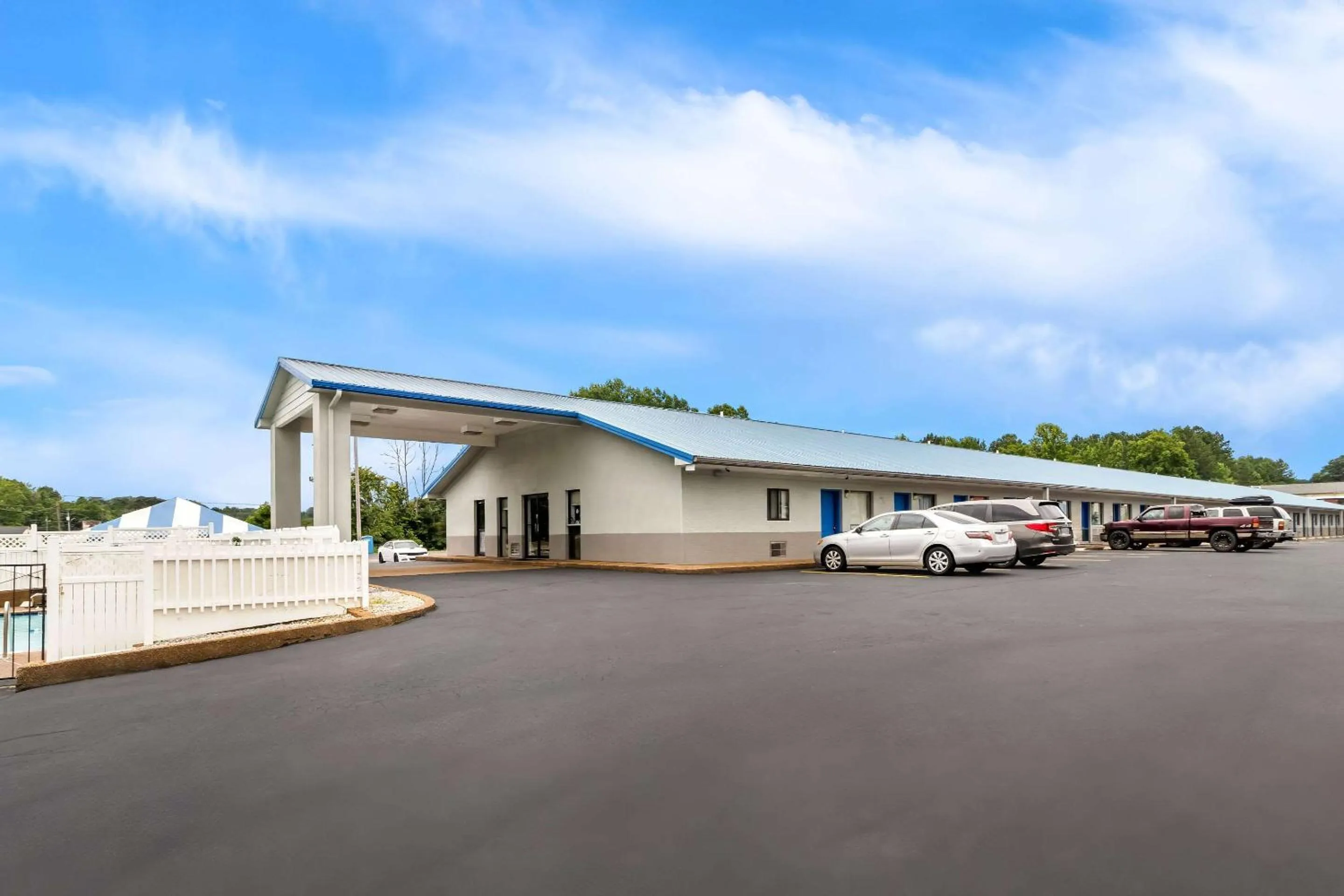 Property building in Rodeway Inn