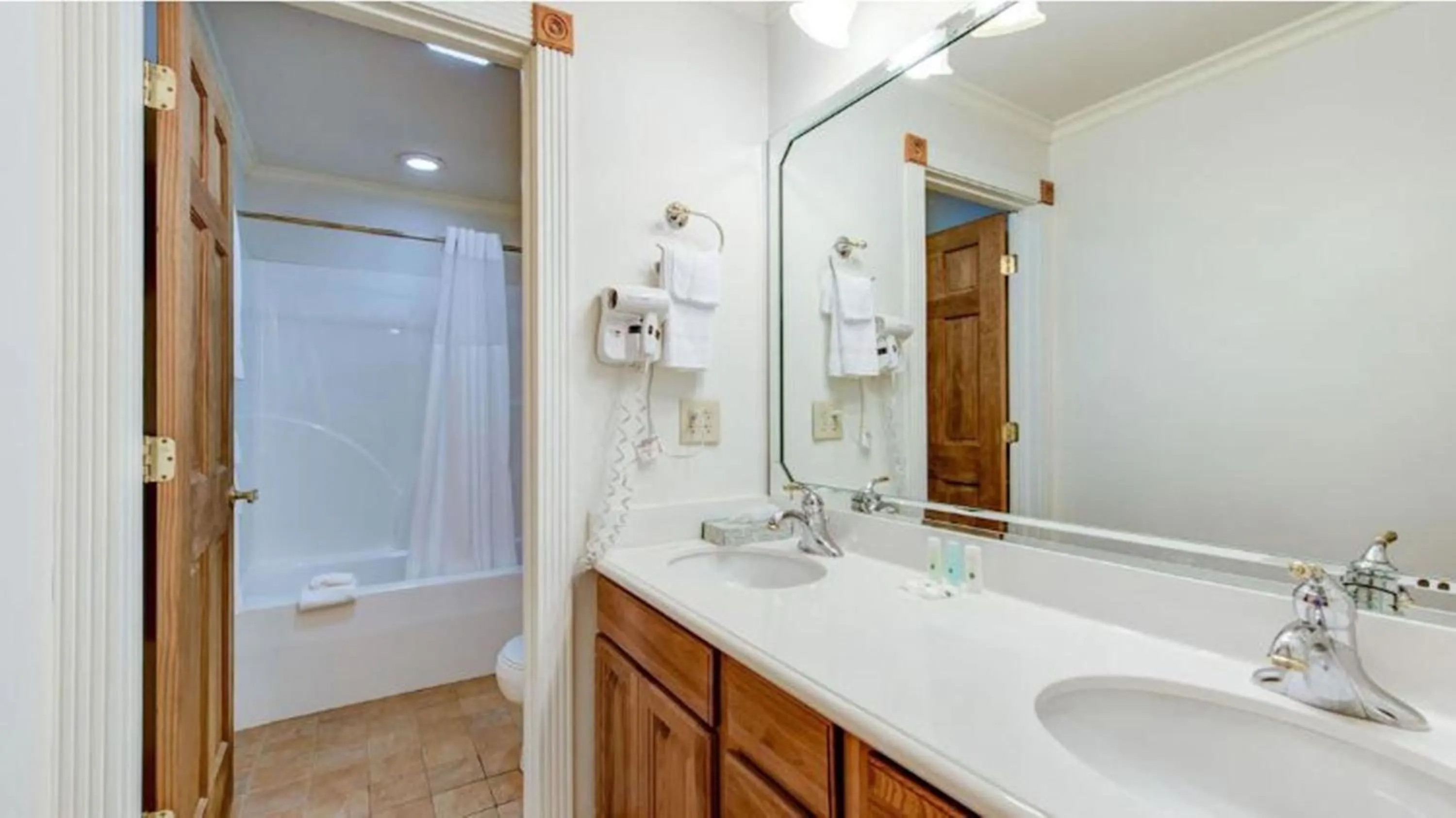 Shower in Quality Inn Creekside - Downtown Gatlinburg