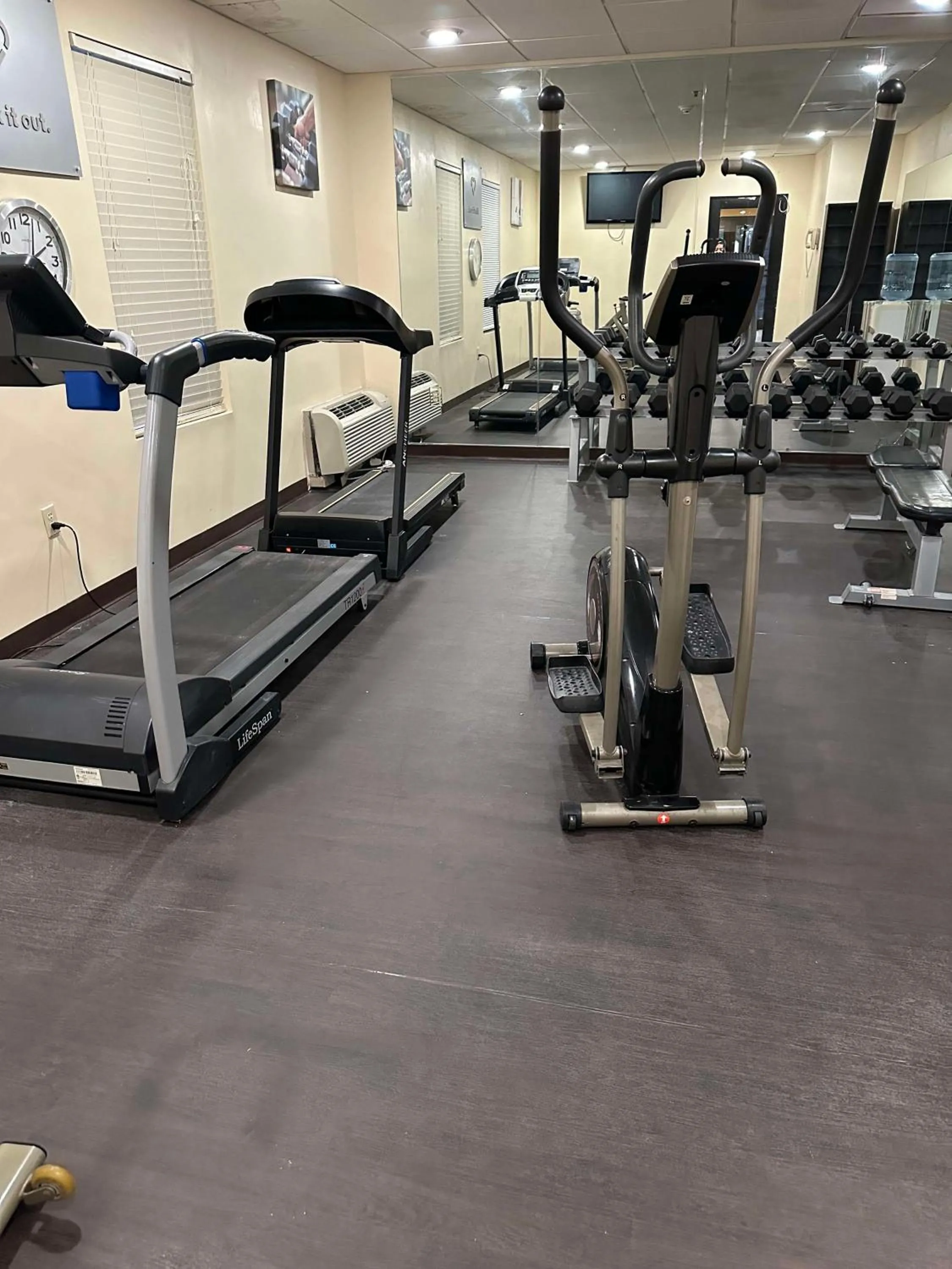 Fitness centre/facilities in Vista Suites Near Island and Leconte Convention Center