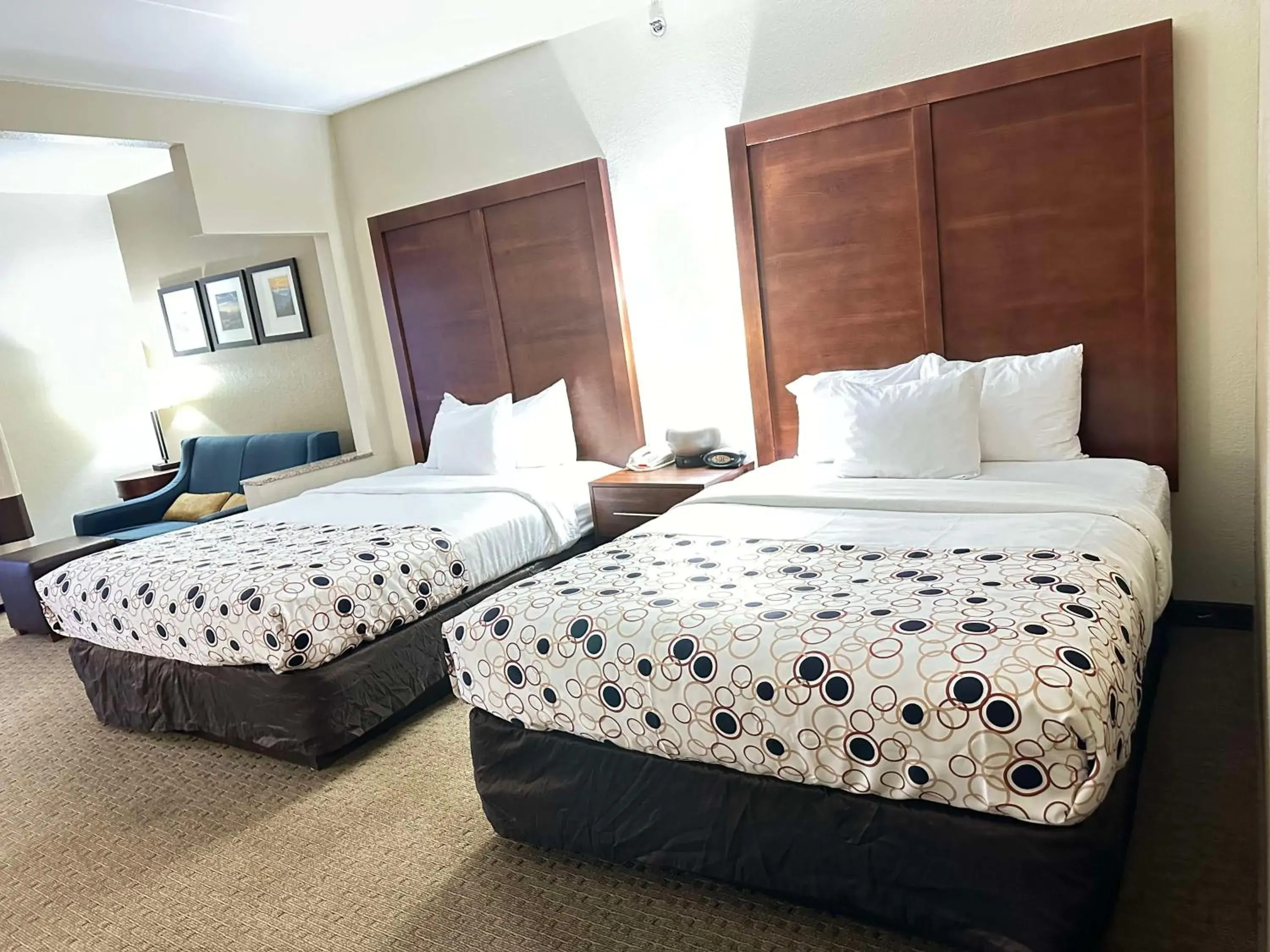 Bedroom, Bed in Vista Suites Near Island and Leconte Convention Center Bedroom, Bed in Vista Suites Near Island and Leconte Convention Center