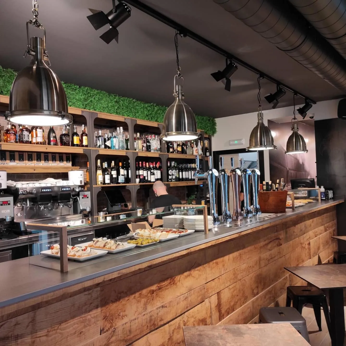 Restaurant/places to eat in MIROTZA ROOMS AND APARTMENTS