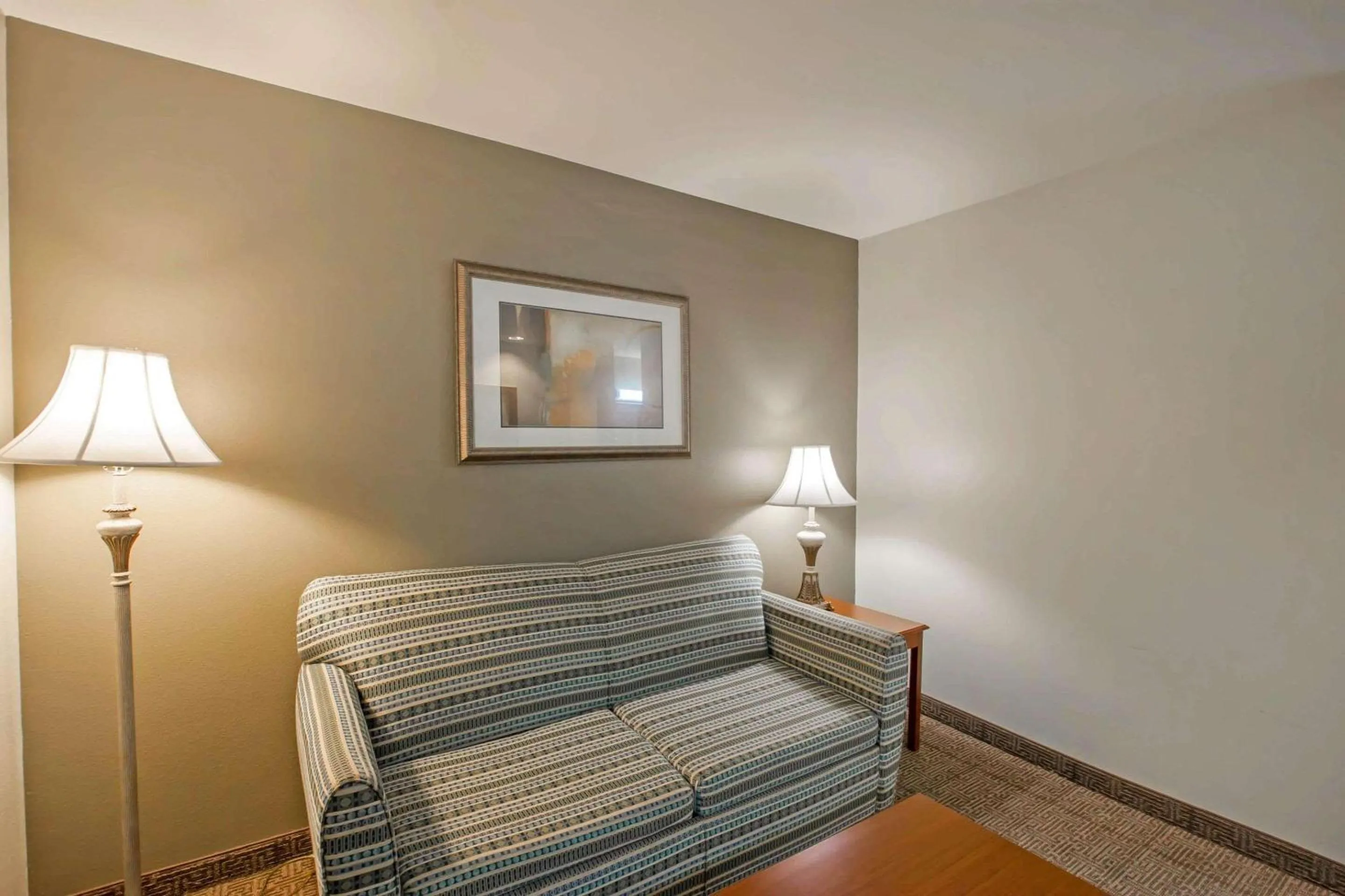 Photo of the whole room, Bed in Quality Inn & Suites Germantown North