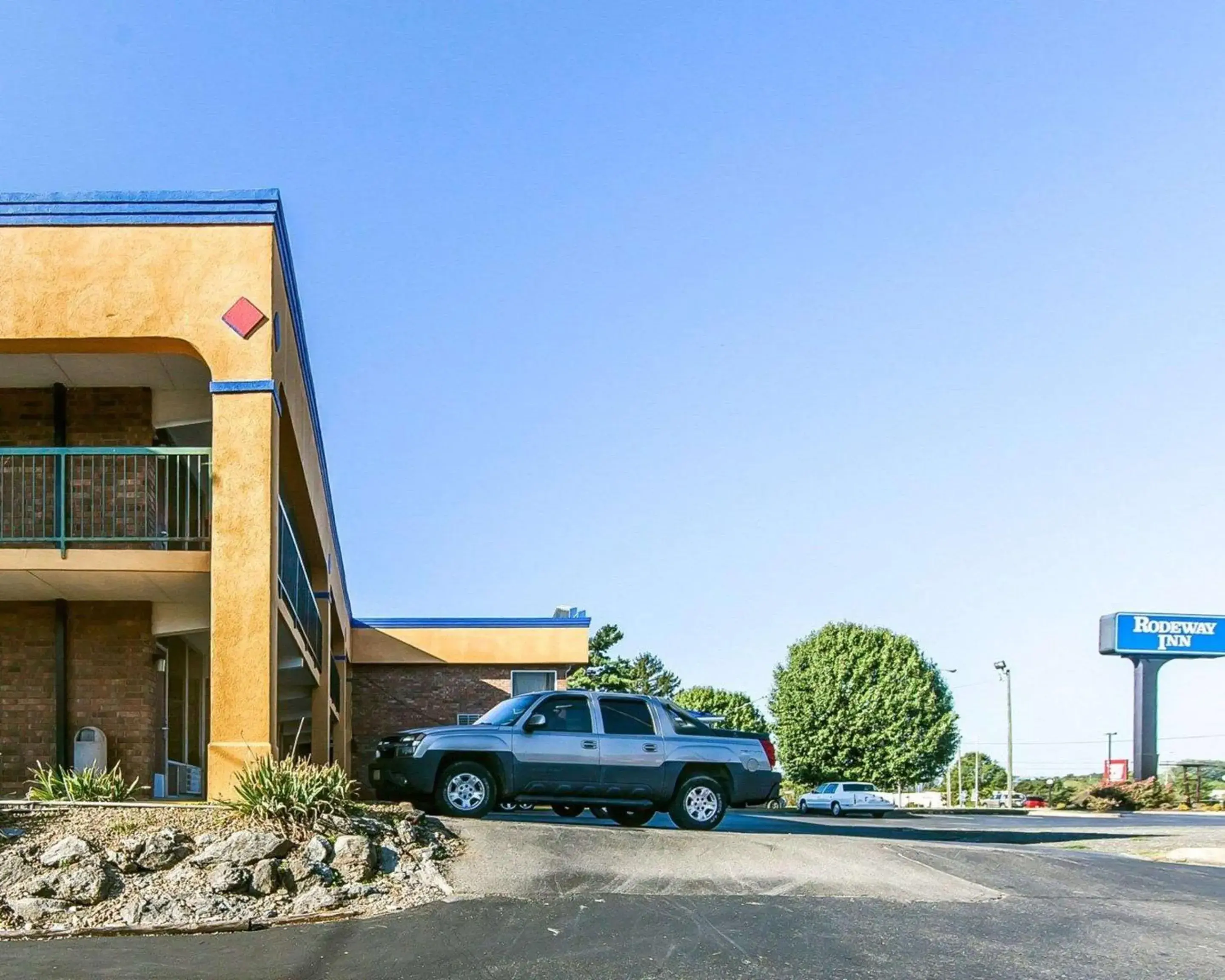 Property building in Rodeway Inn Property building in Rodeway Inn