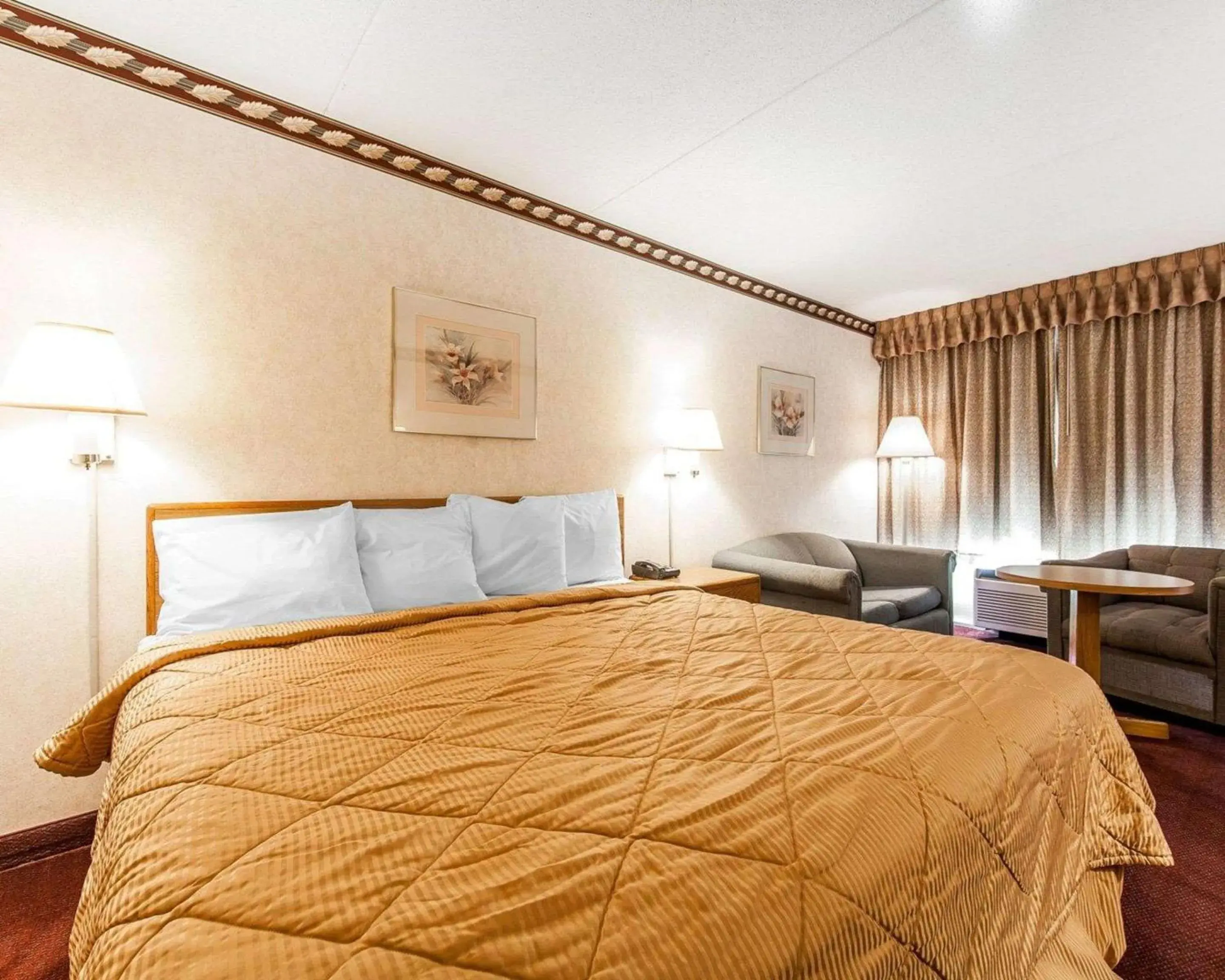 Photo of the whole room, Bed in Rodeway Inn Photo of the whole room, Bed in Rodeway Inn