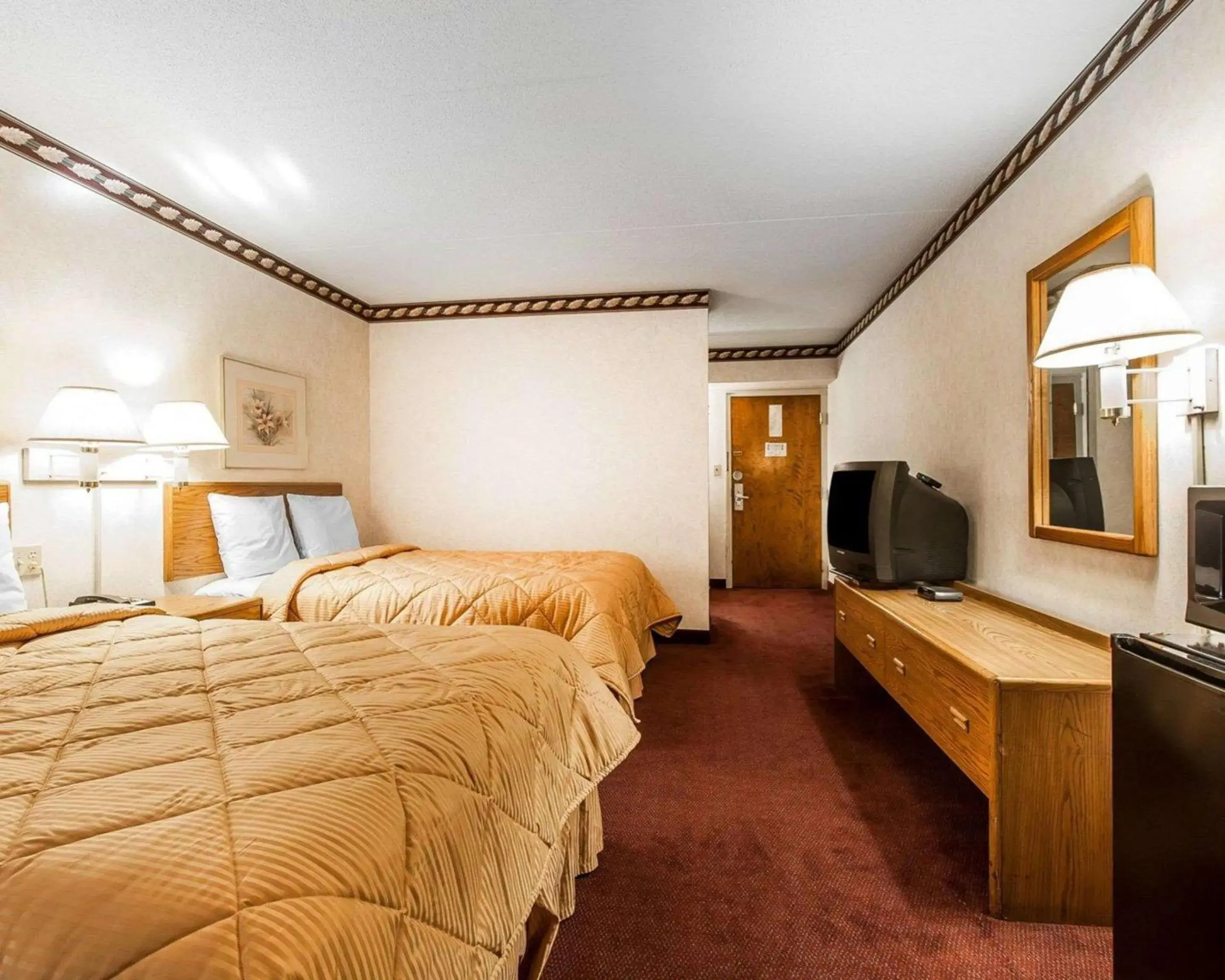 Photo of the whole room, Bed in Rodeway Inn Photo of the whole room, Bed in Rodeway Inn