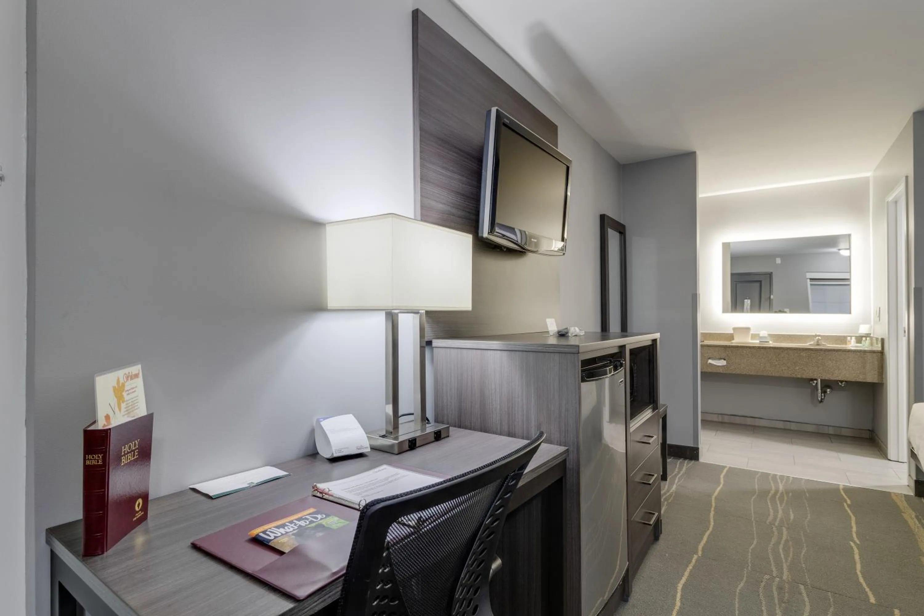 TV and multimedia, Bed in Quality Inn Kodak Sevierville