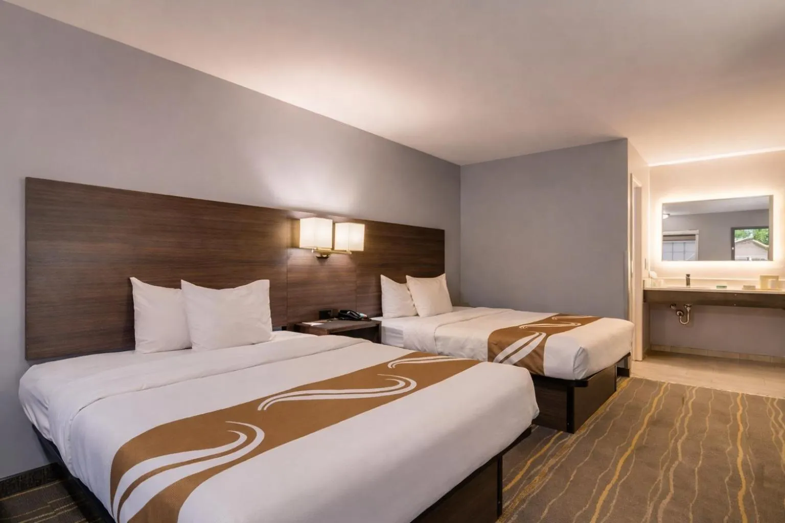 Bed in Quality Inn Kodak Sevierville