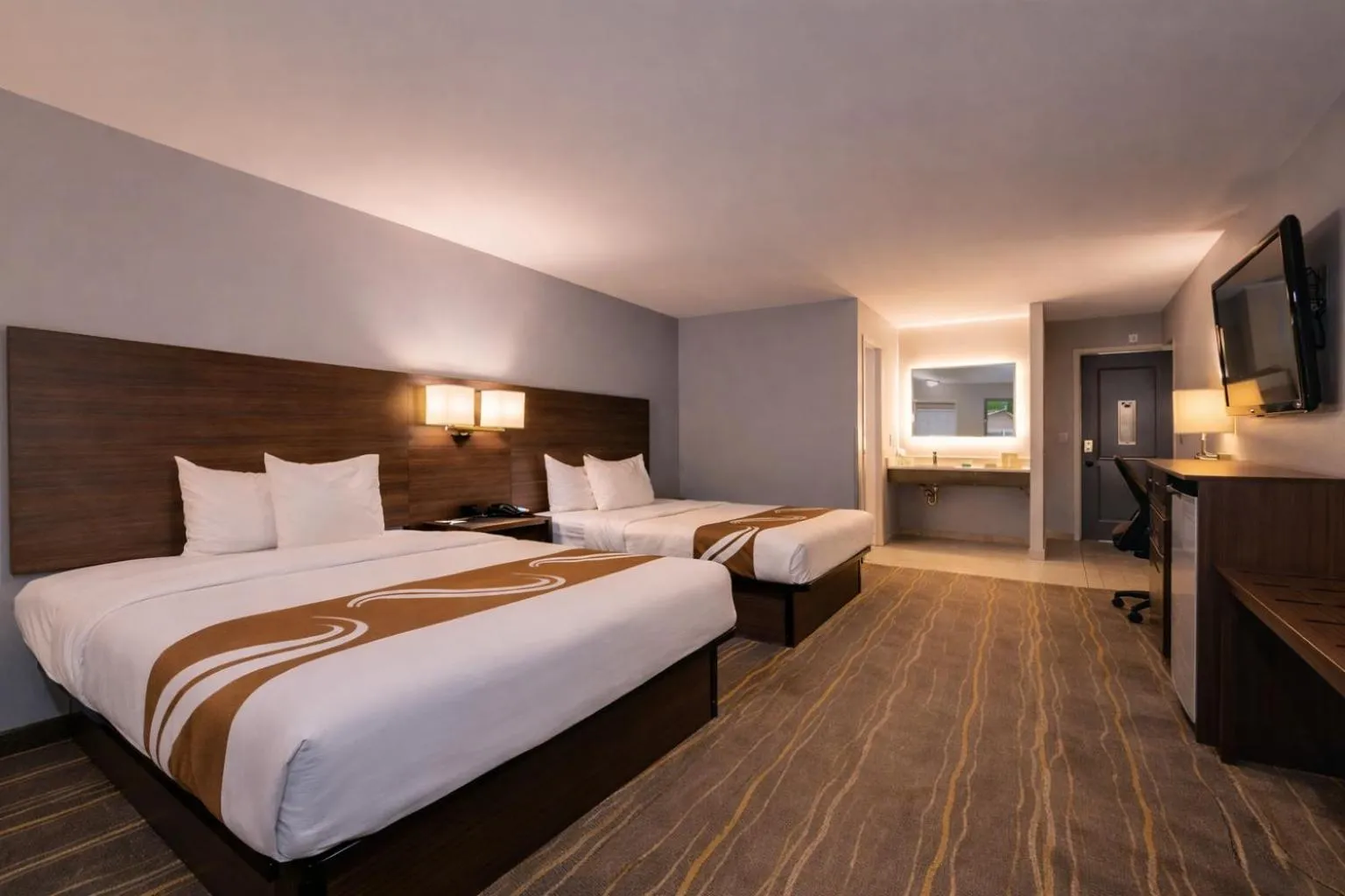 Bed in Quality Inn Kodak Sevierville