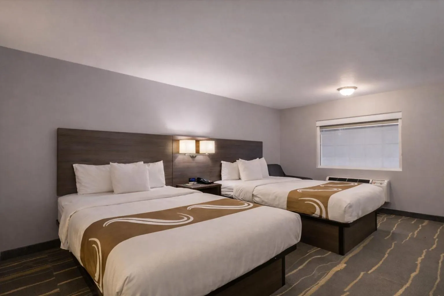 Bed in Quality Inn Kodak Sevierville