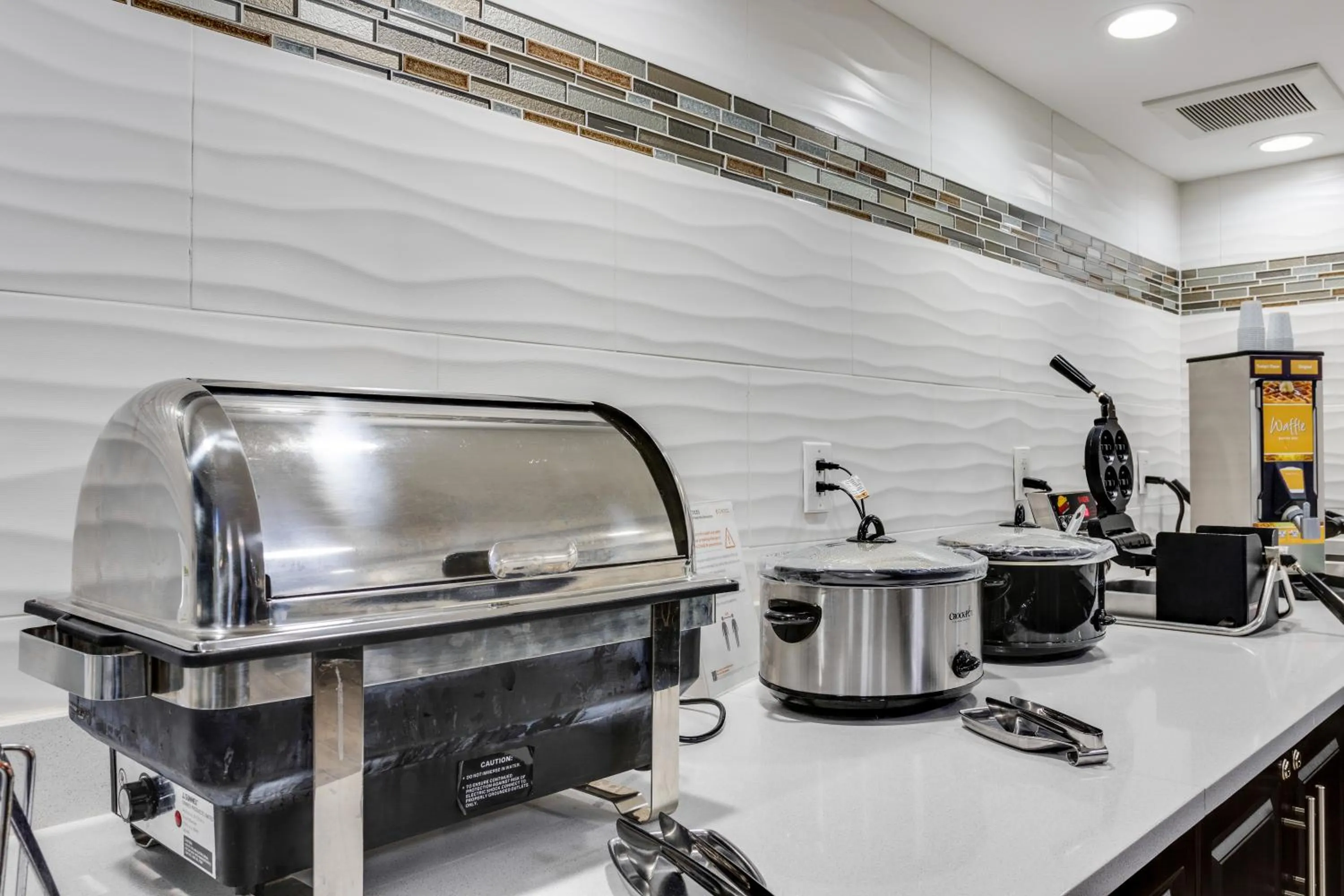 Buffet breakfast in Quality Inn Kodak Sevierville