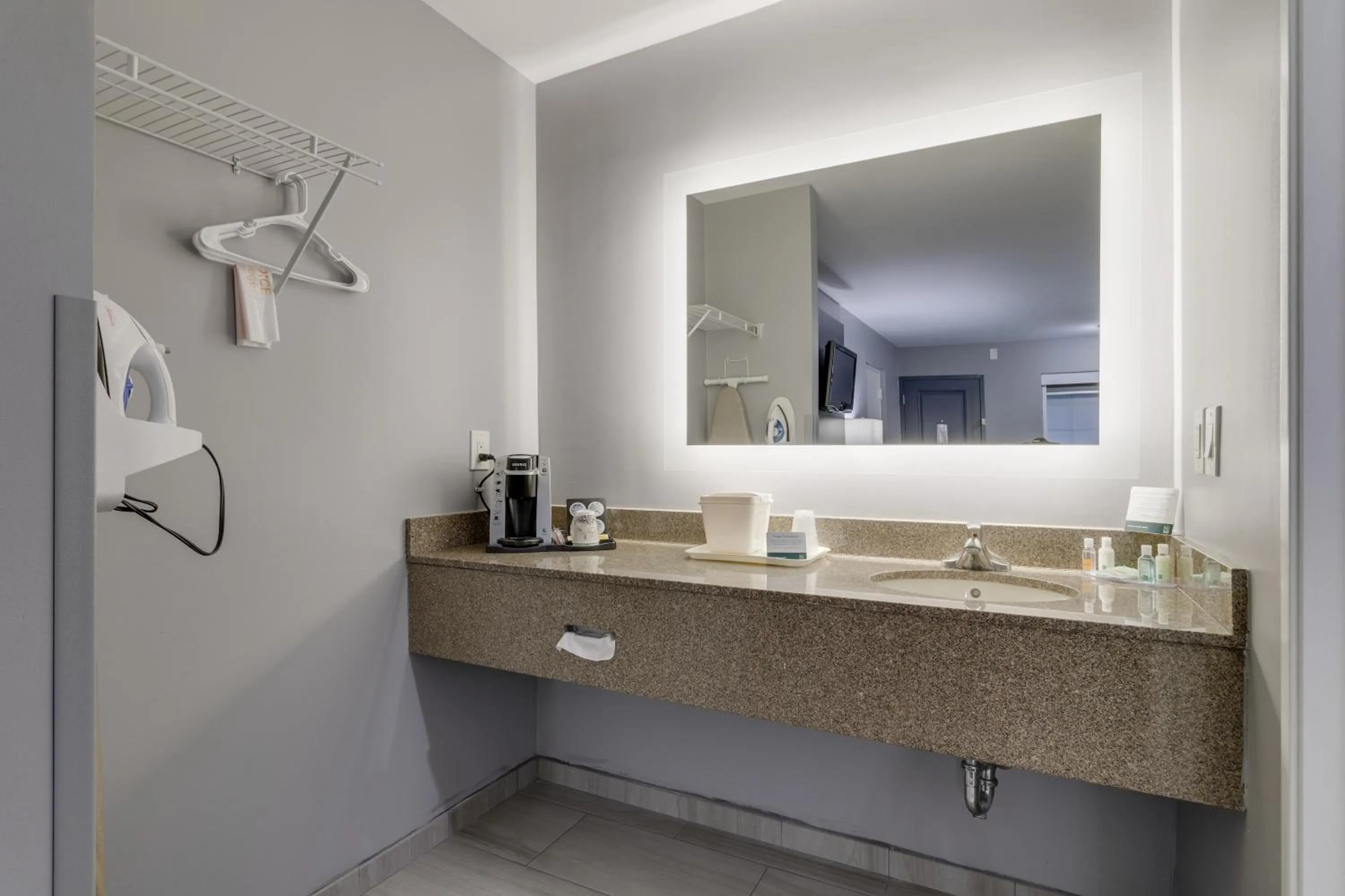 Bathroom in Quality Inn Kodak Sevierville