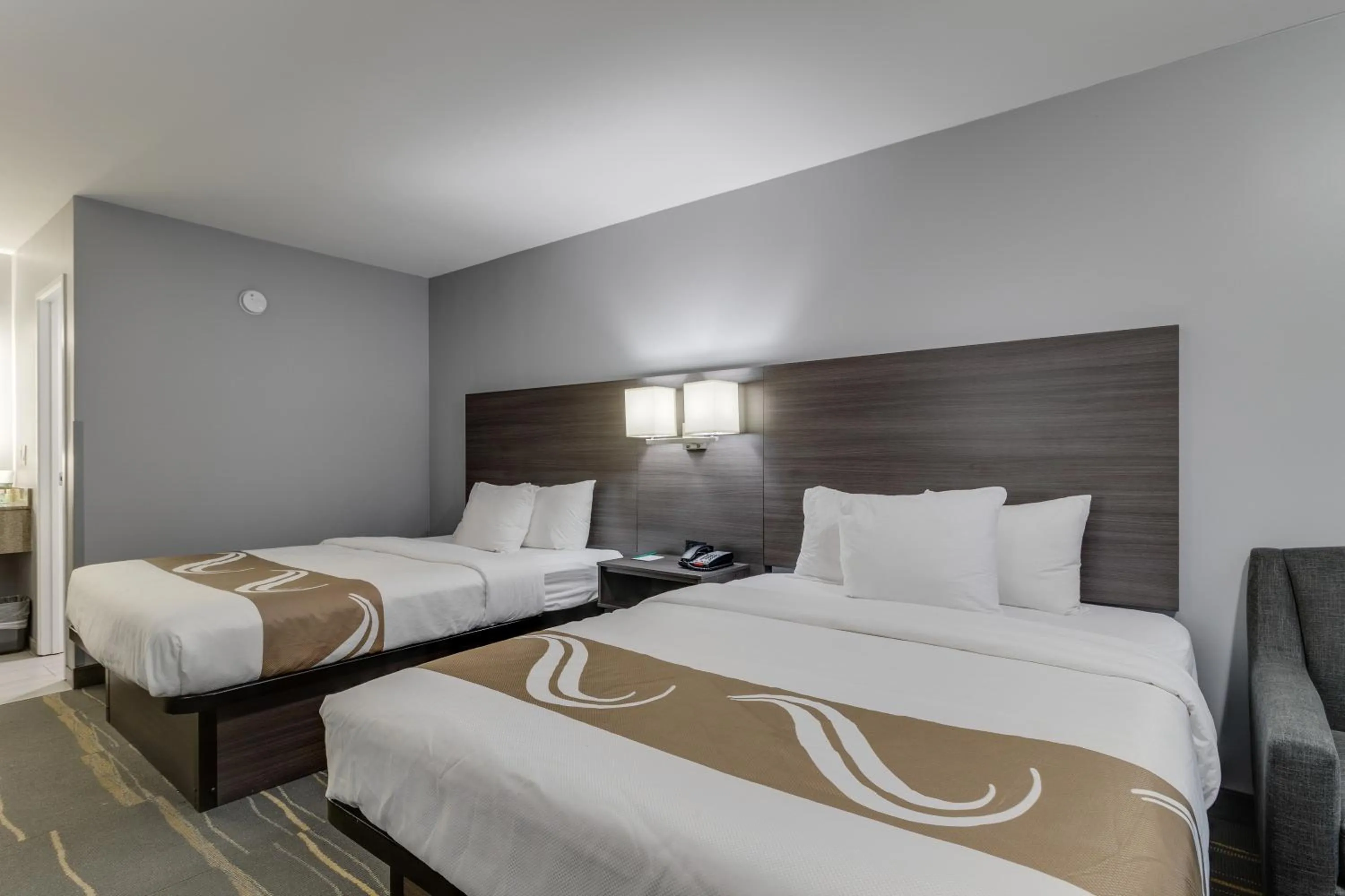 Bed in Quality Inn Kodak Sevierville