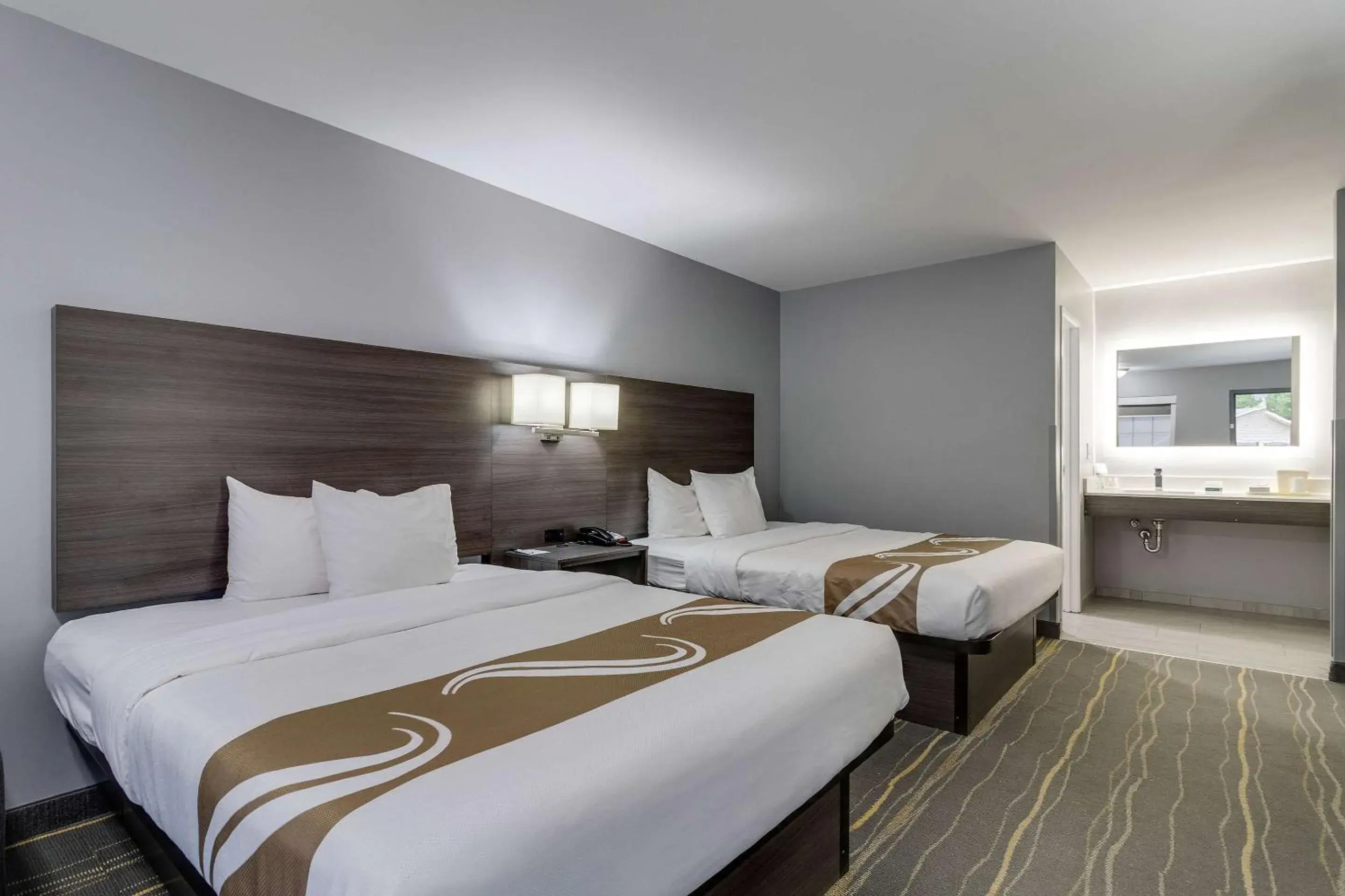 Photo of the whole room, Bed in Quality Inn Kodak Sevierville Photo of the whole room, Bed in Quality Inn Kodak Sevierville